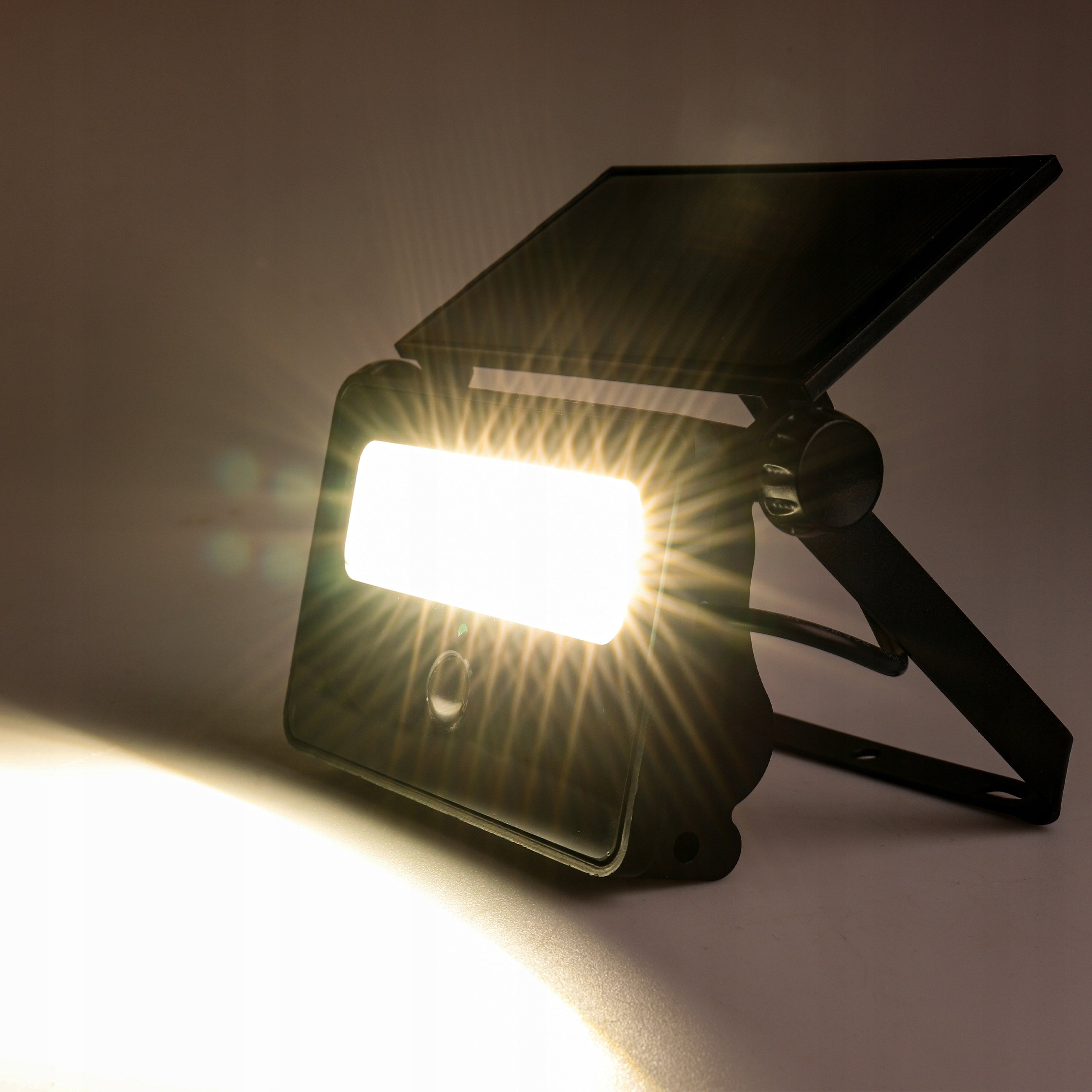 Solar LED Lamp 30W Floodlight MOTION SENSOR OUTDOOR Halogen Brightness 1600 lm
