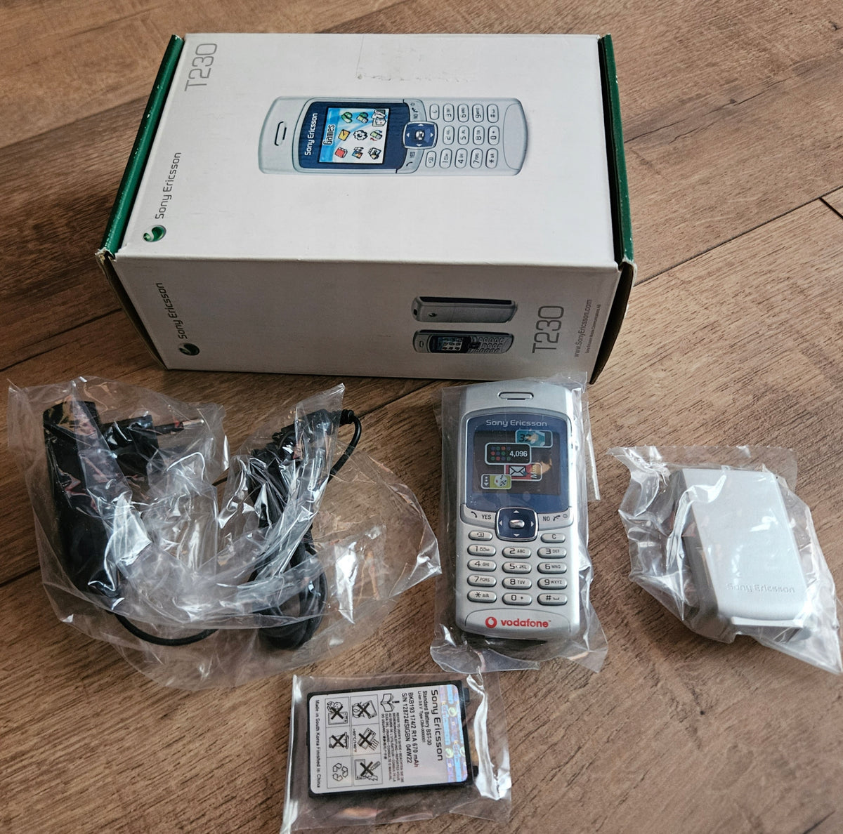 Sony Ericsson T230 Blue NEW! Original! UNIQUE! For the Collector!