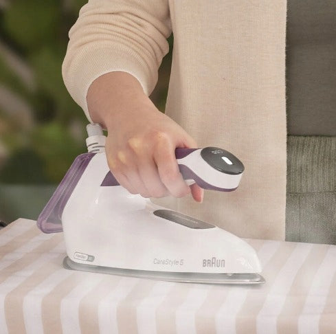 Steam station Braun CareStyle 5 2400 W purple and white Dominant color purple