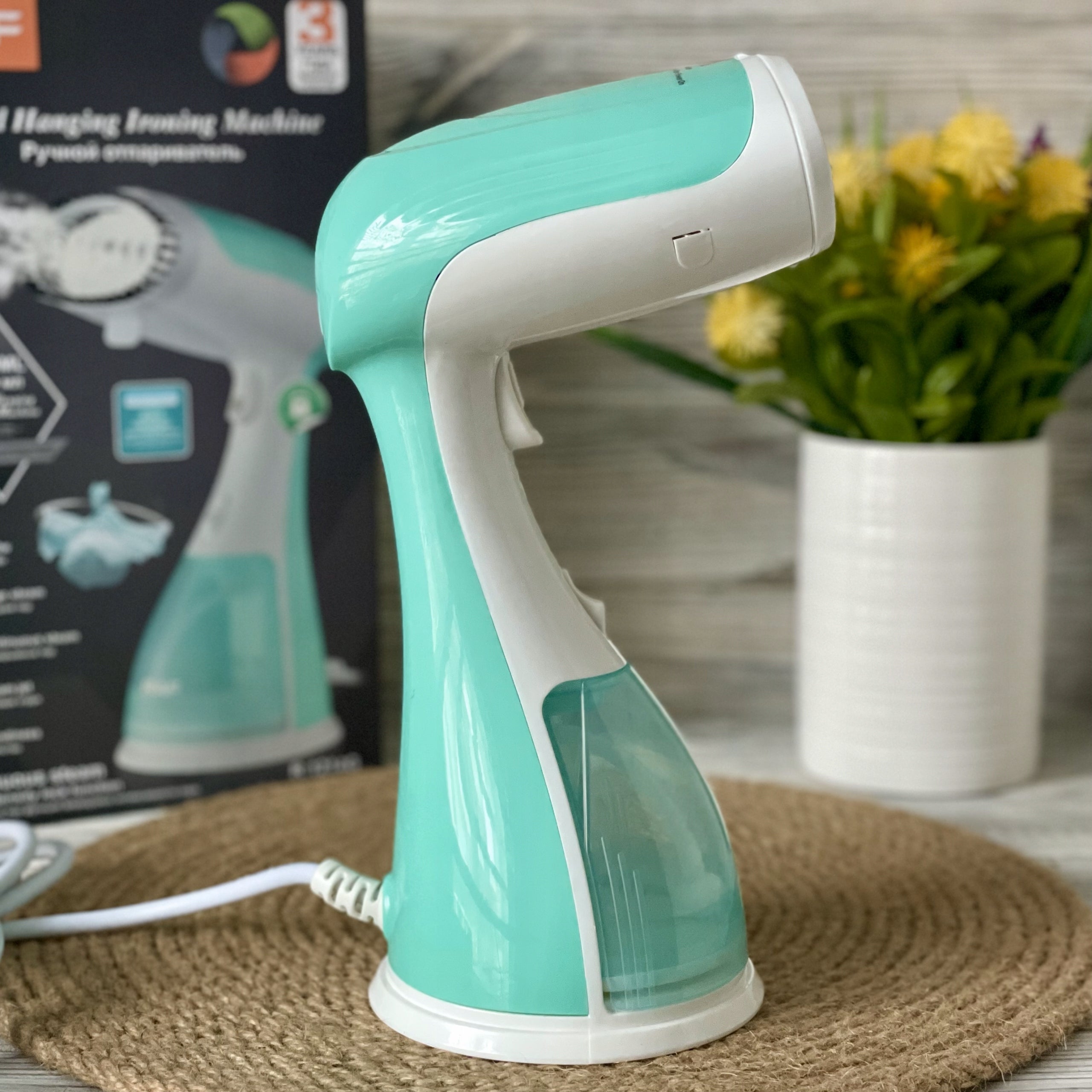 Steamer Hand Steamer for Fabric Clothes GREEN Light Power 1500 W