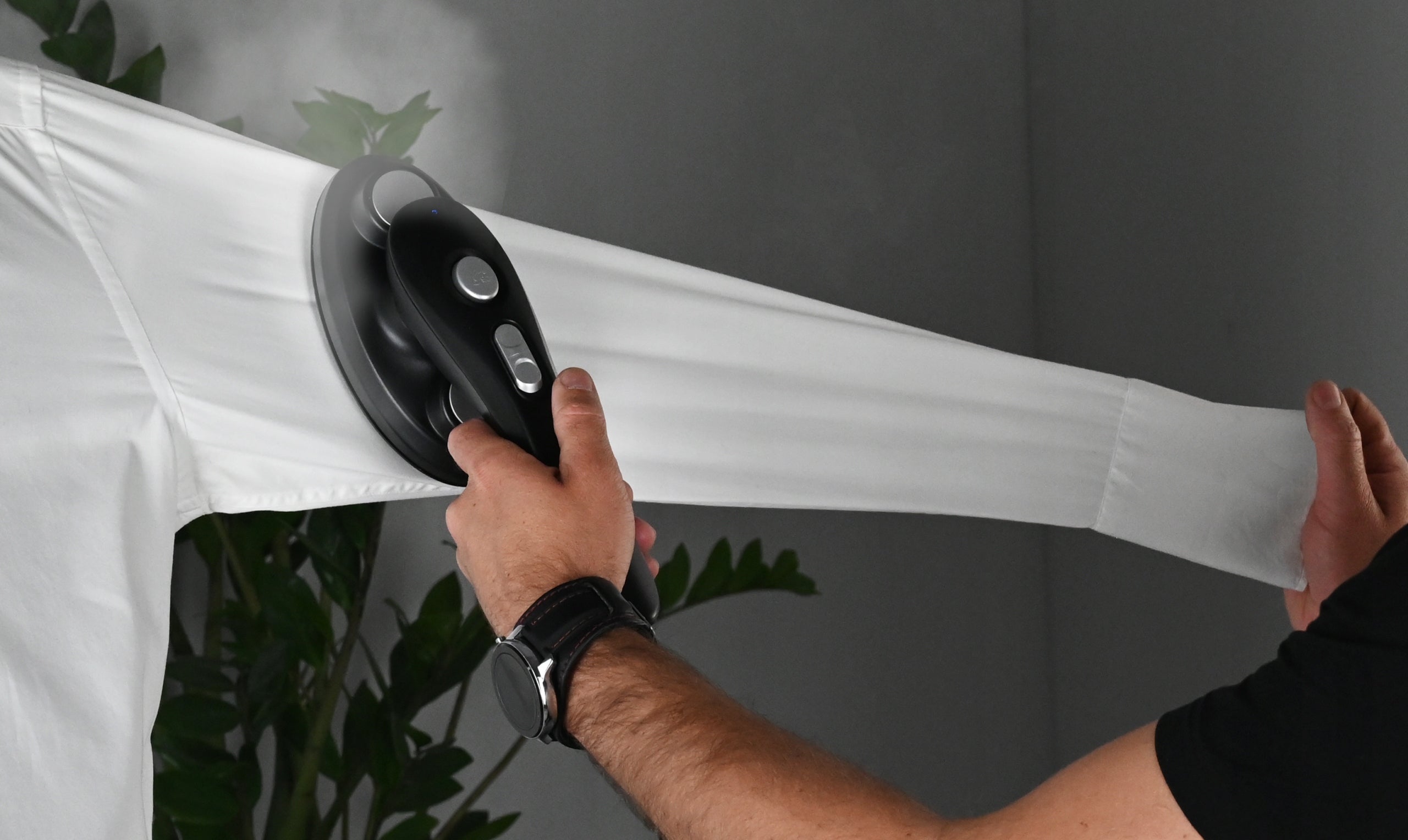 Steamer Yoer Iron + Board 2280W +30 minutes continuous steam Dominant color black