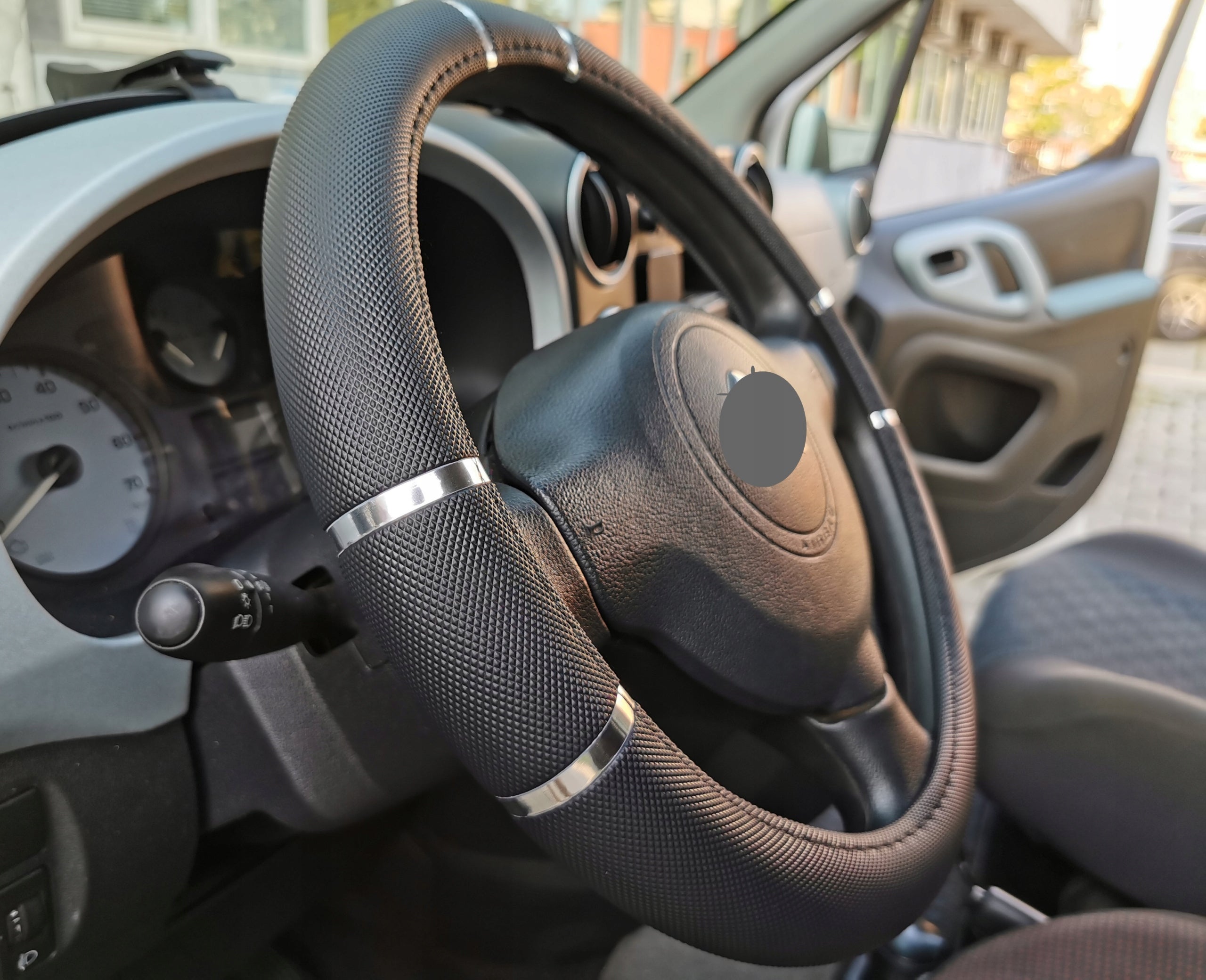Steering wheel cover diameter 37-39 cm BLACK WITH CHROME EAN (GTIN) 5906109997362