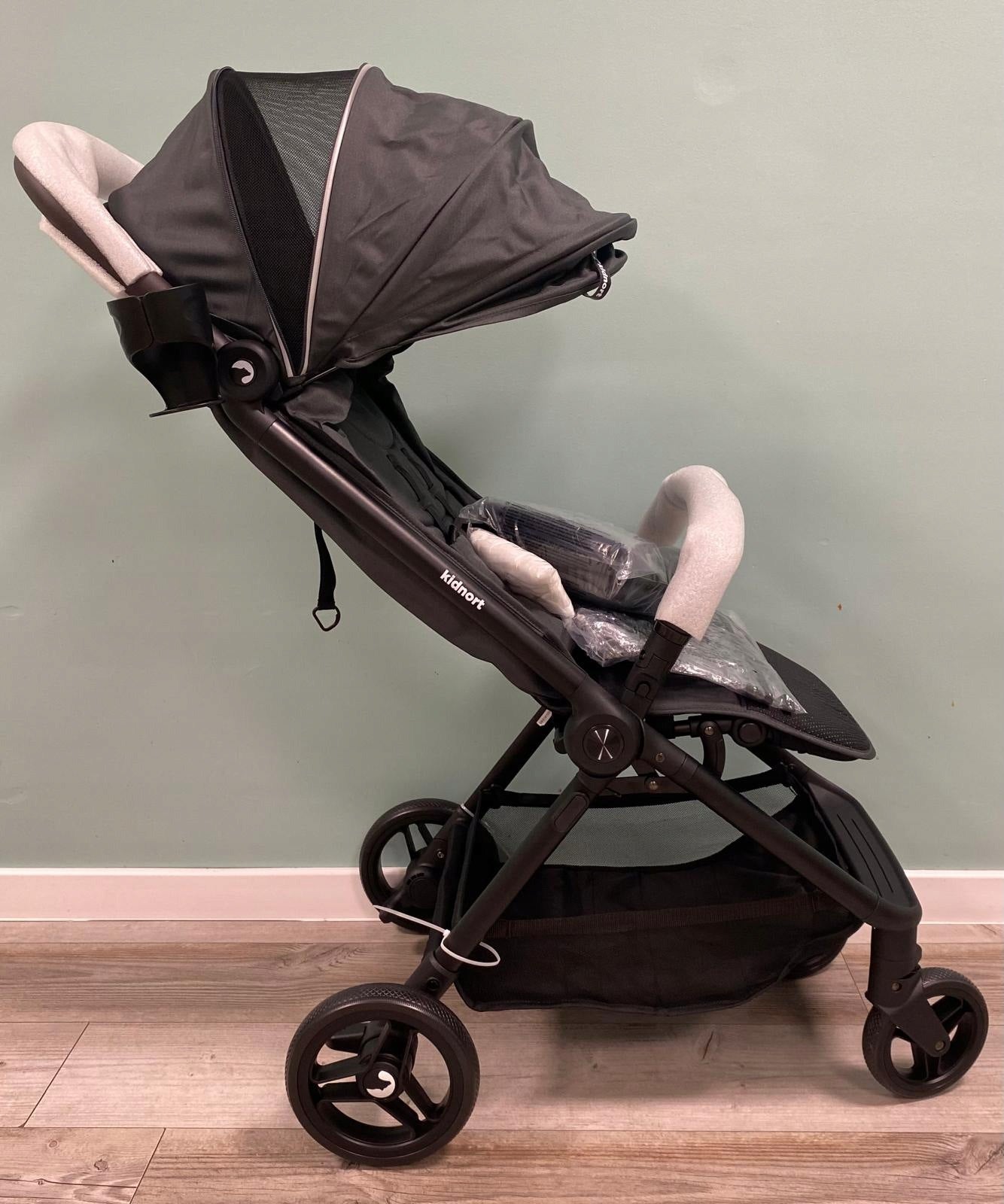 Stroller Kidnort Snøugle, grey DW-0257 Color shades of gray and silver