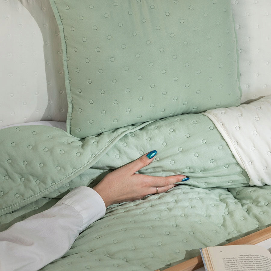 Stylish bedspread 200x220 cm green quilted with wheels cap for bed and couch Manufacturer code NULES0/NAP/016/200220/1