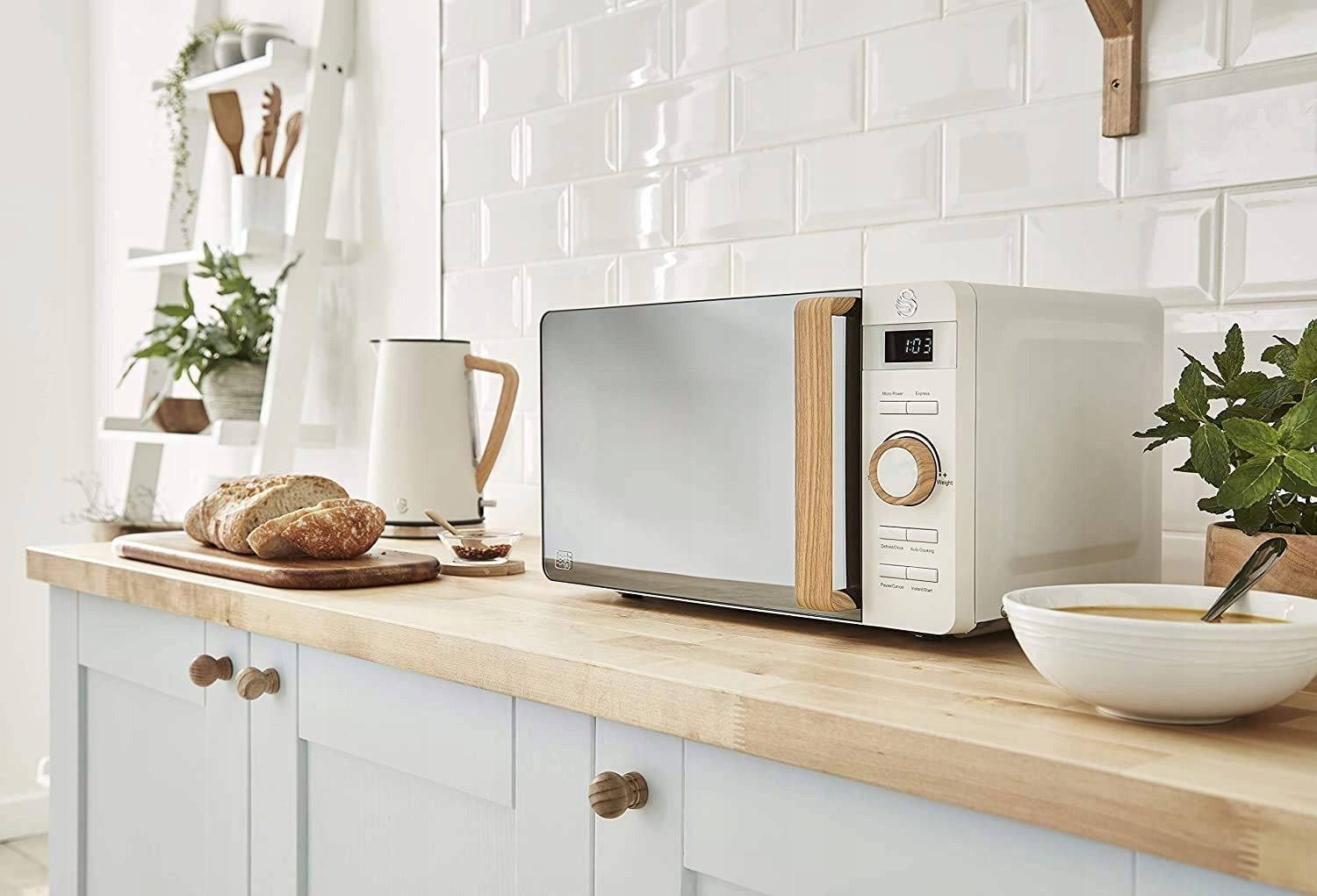 Swan Nordic microwave oven 20l 800W timer defrosting matte