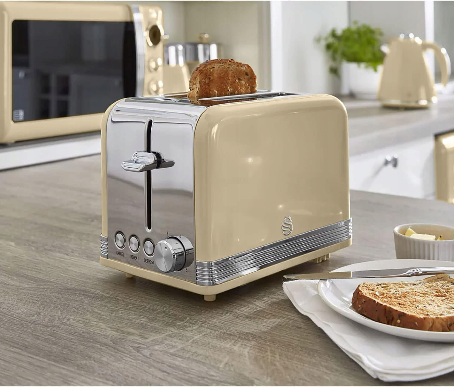 Swan Retro Toaster 2 Slices Wide Slot 3 Functions 6 Cream Levels Power rating 815 W