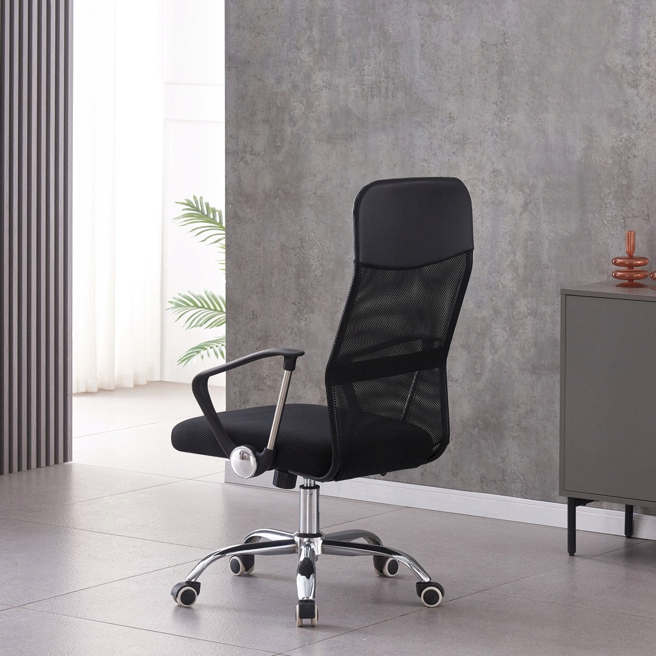 Swivel Chair, Office Chair, Armrests, Black, Tilt, Rocking Tivo Manufacturer code L4H-TIVO-FOTEL-CZARNY