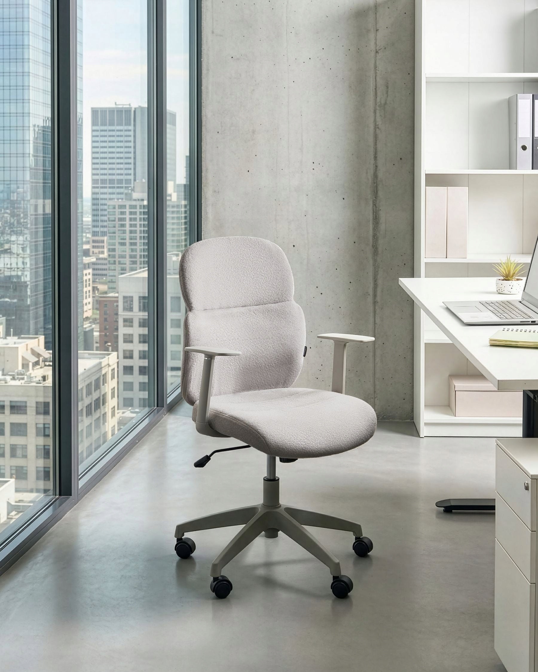 Swivel office chair on wheels adjustable height Packaging status original