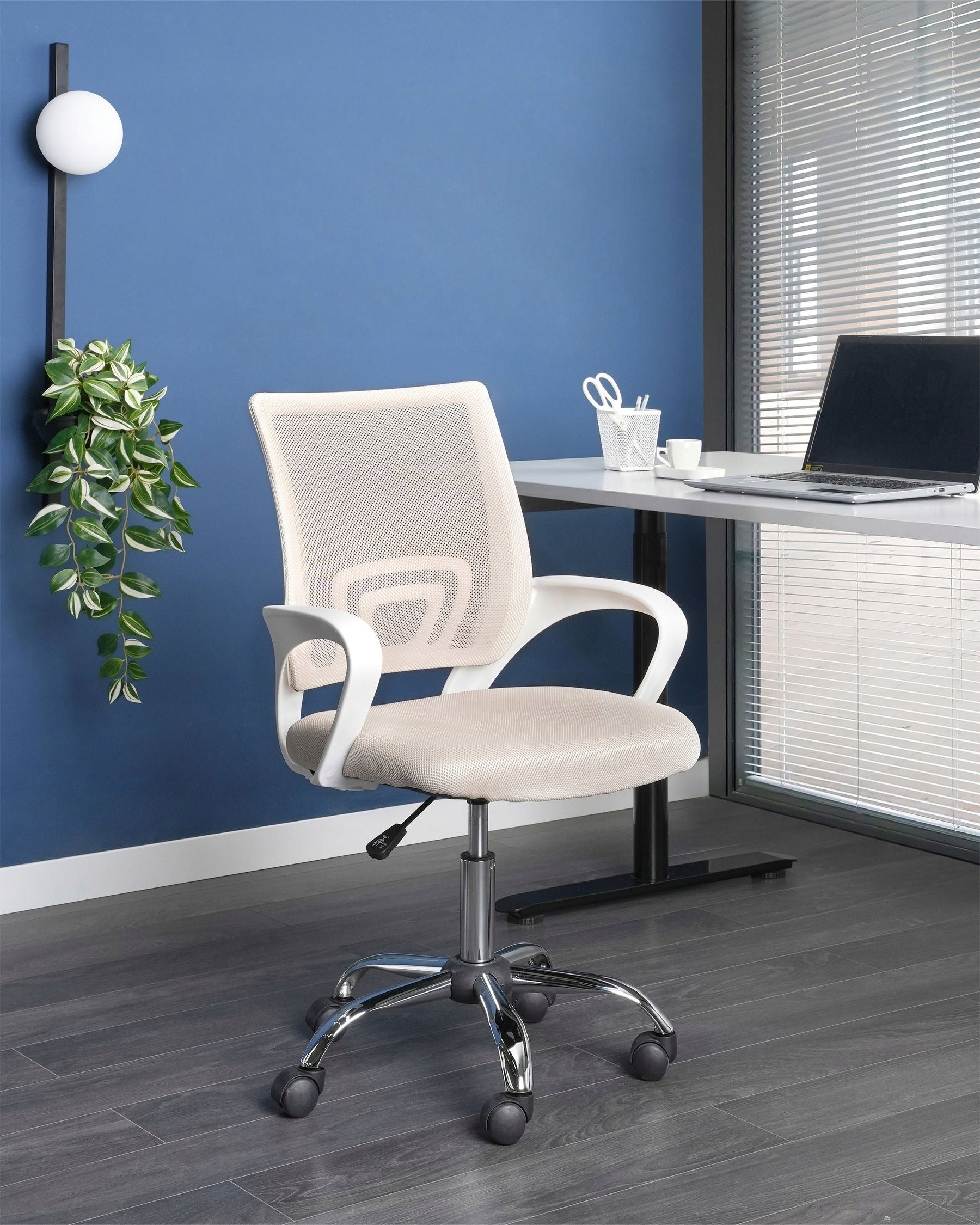 Swivel office chair on wheels beige Packaging status original