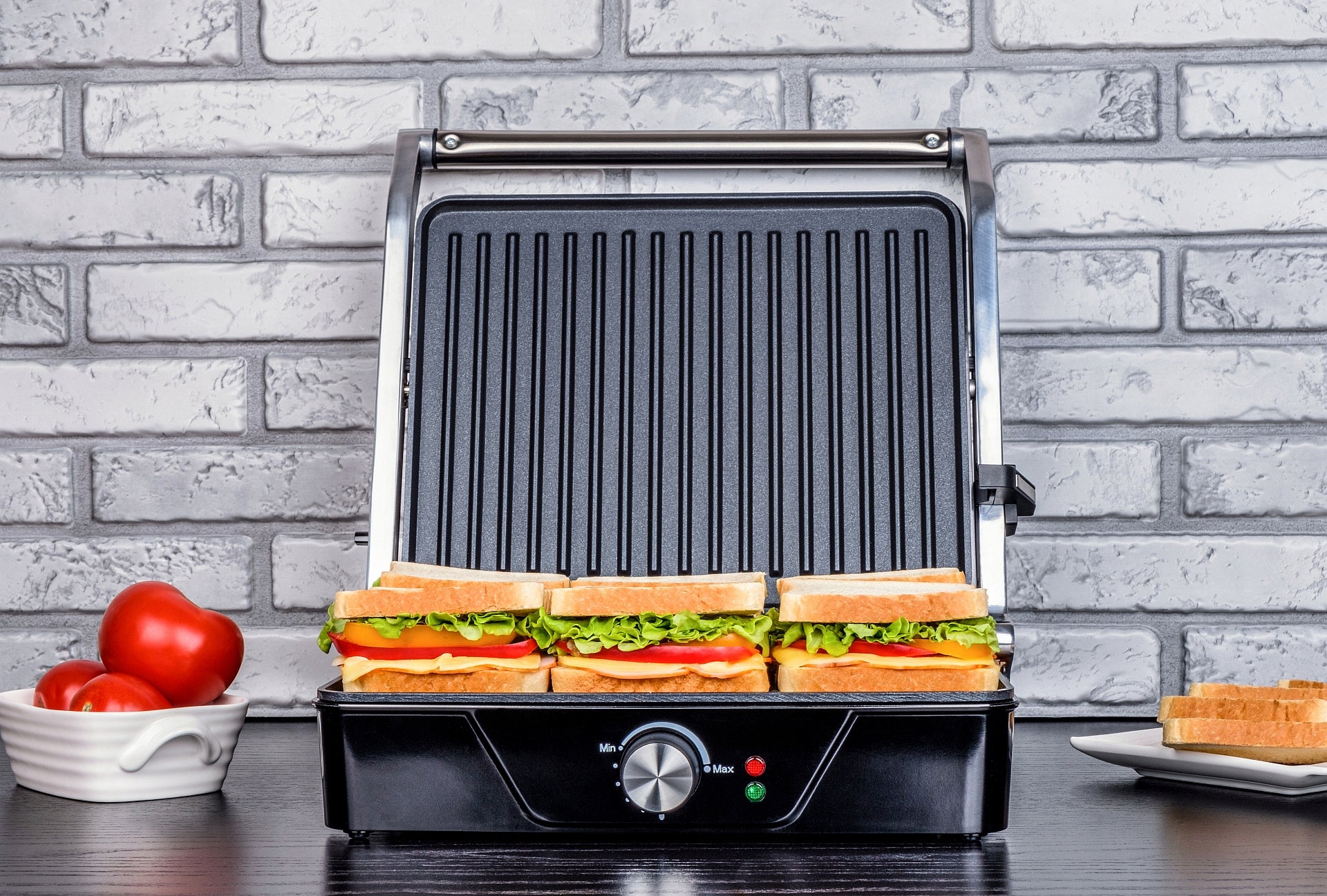 TOASTER OVEN GRILL FOR PANINI SANDWICHES ELECTRIC FOLDING STRONG 2000W Dominant color silver/gray