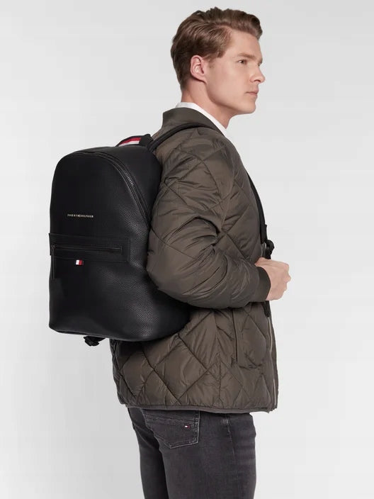 TOMMY HILFIGER MEN'S BACKPACK BRAND NAME LOGO BLACK ZIPPER Manufacturer code 0001