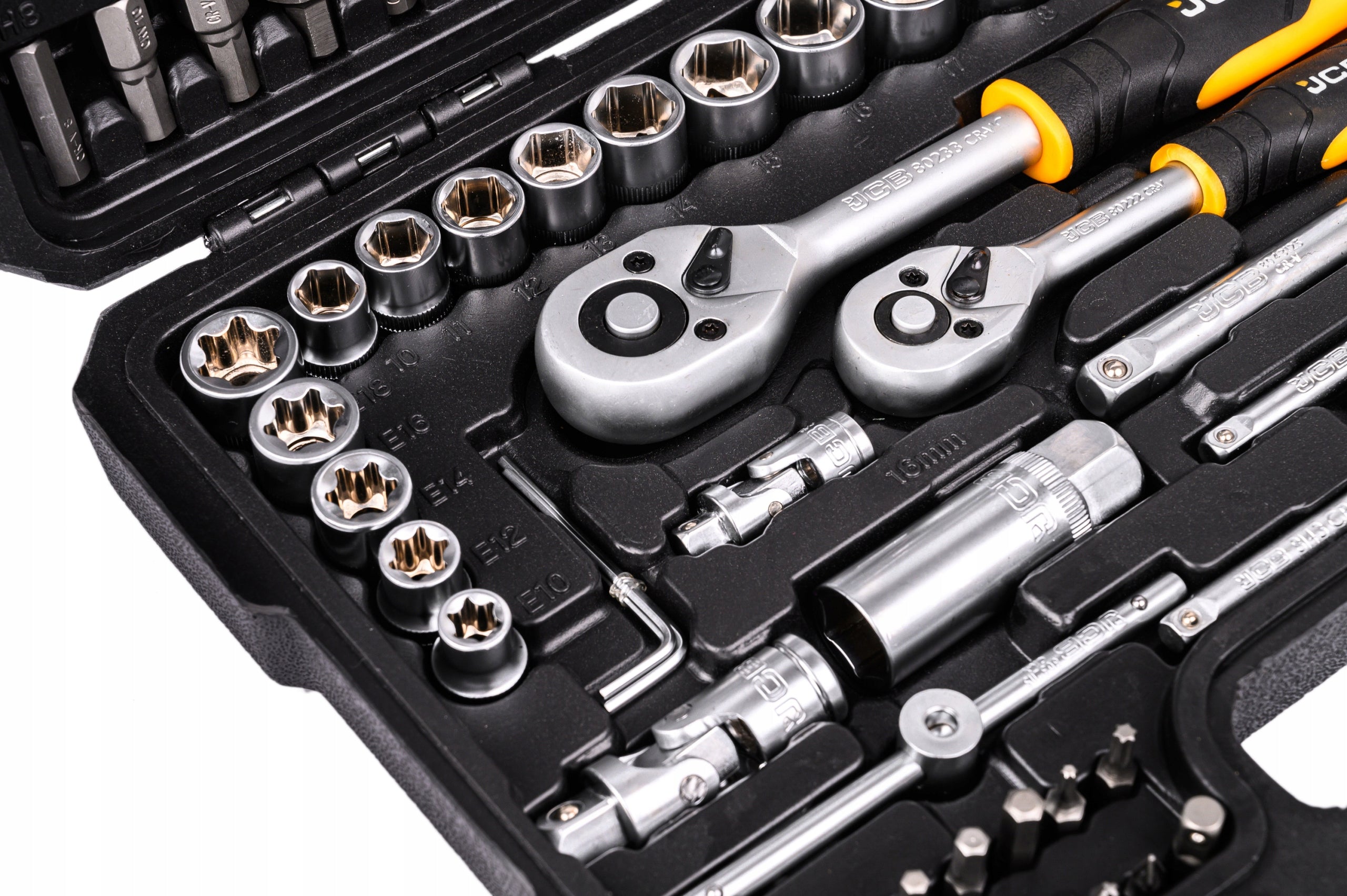 TOOL SET 108 ELEMENTS JCB STEEL CR-V RATCHET SOCKET WRENCHES EAN (GTIN) 5056485714609