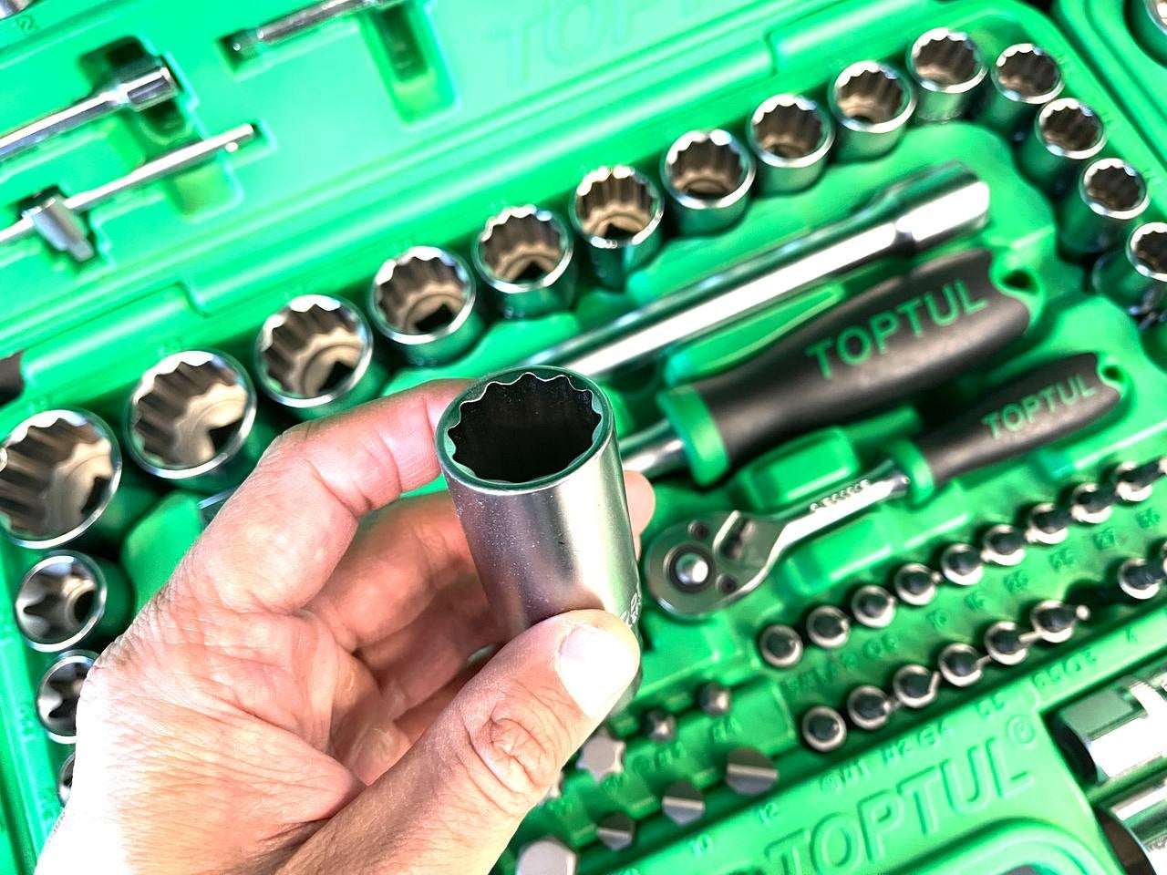 Tool Set 1/4" 1/2" 108-Piece TOPTUL GCAI108R1 Product weight with unit packaging 7.024 kg