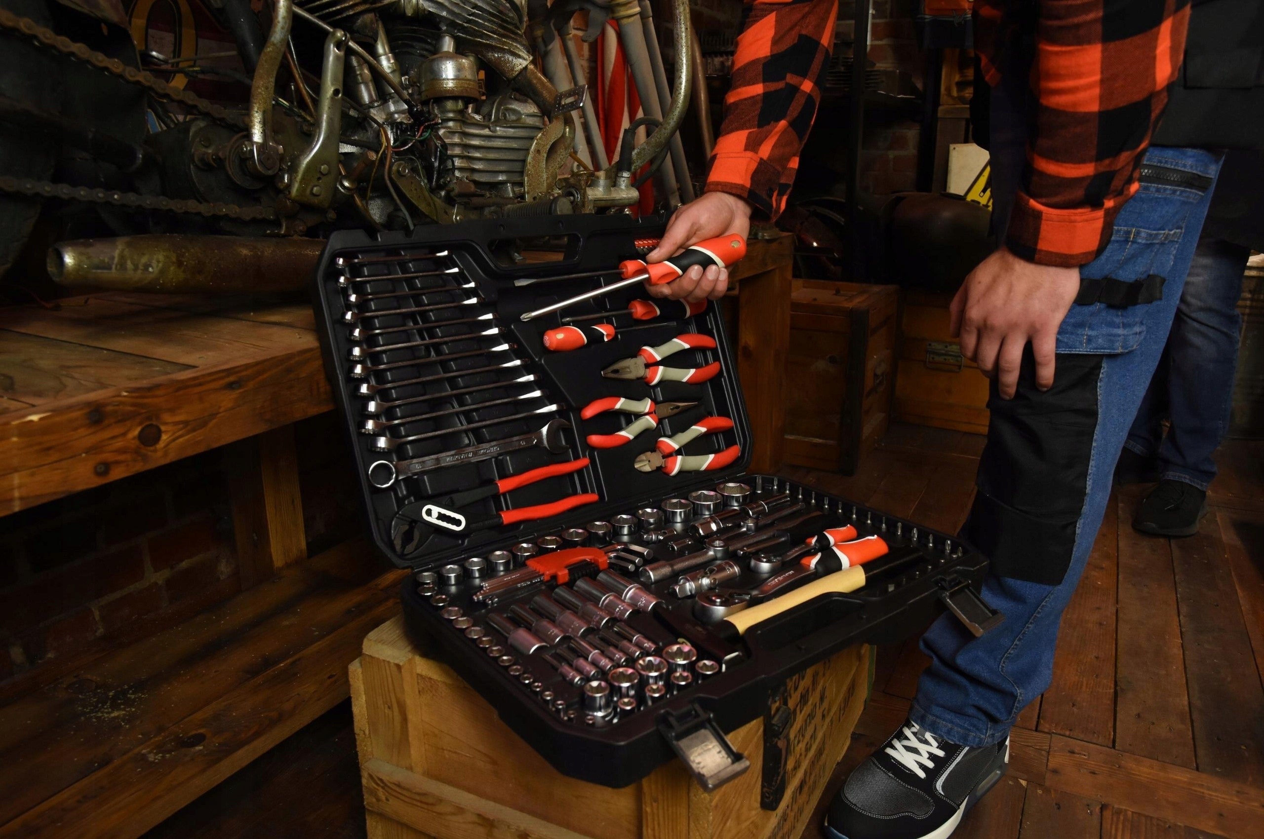 Tool Set Wrenches Hammer Combination Tools 122 Parts Set EAN (GTIN) 5906892116650