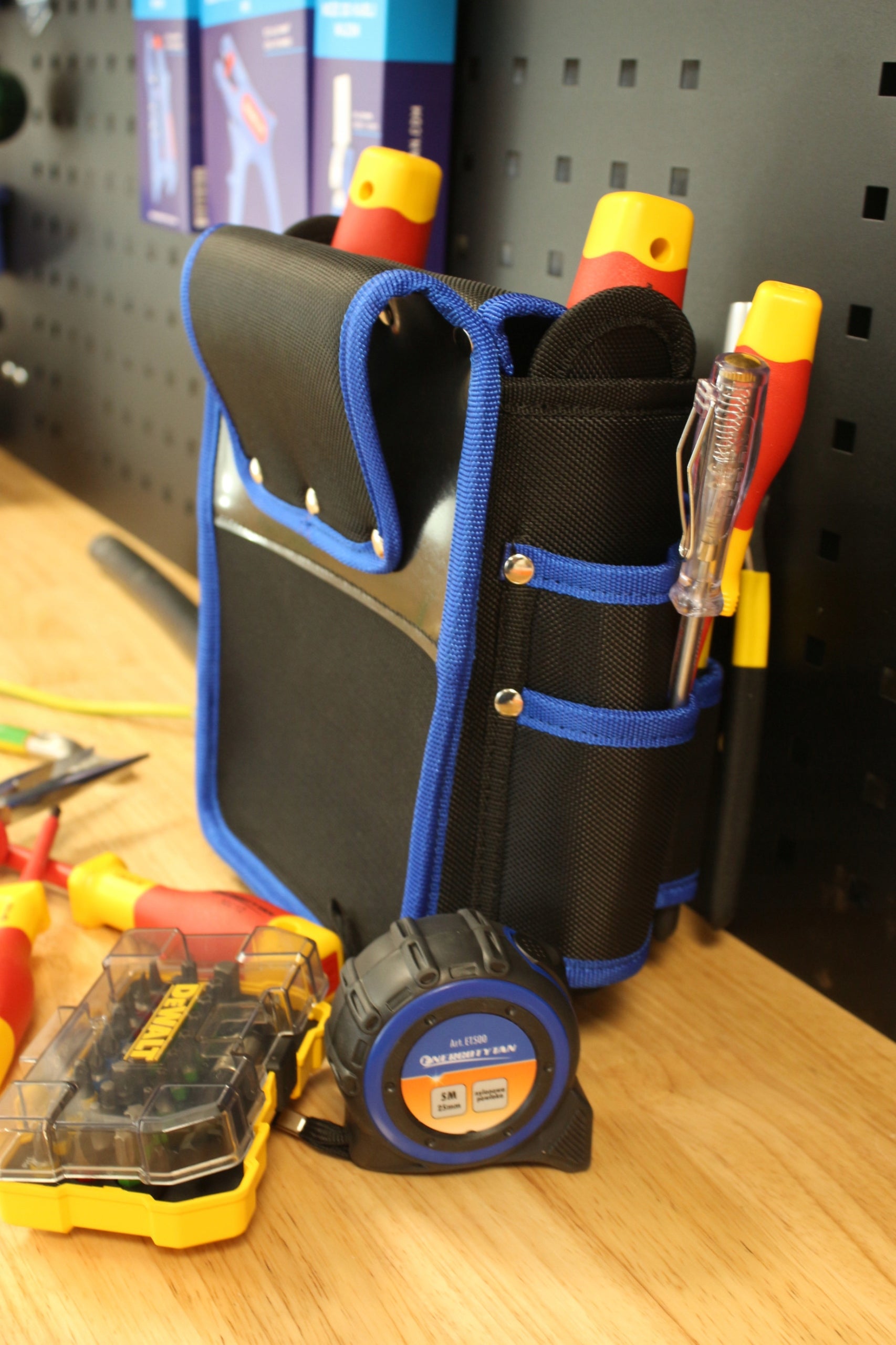 Toolkit for electrician WIHA, DEWALT, ENERGOTYTAN 1000V / 47 parts EAN (GTIN) 5906745618355