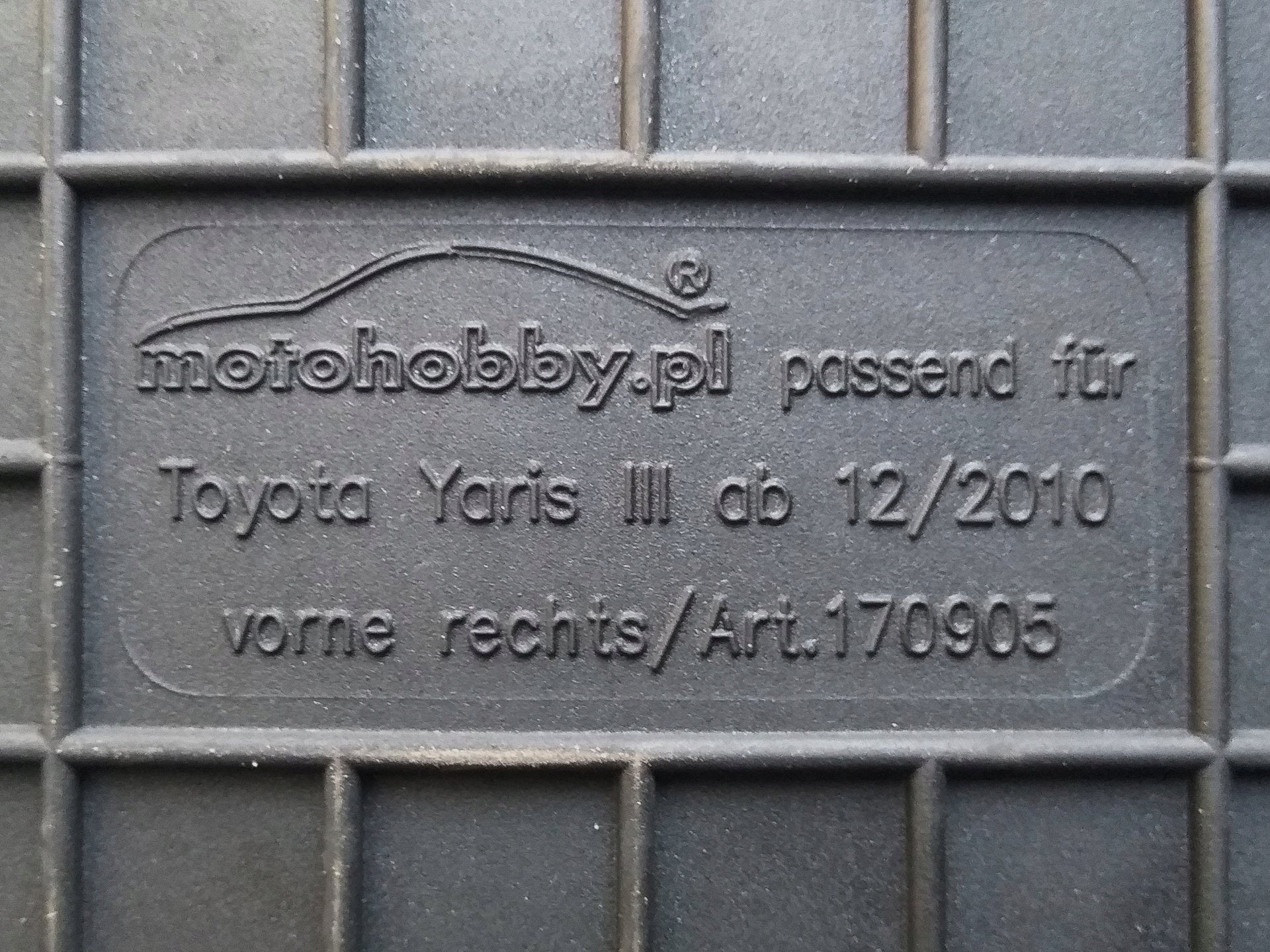 Toyota Yaris III RUBBER MATS DEDICATED TO THE CAR BLACK TO SIZE Manufacturer Motohobby