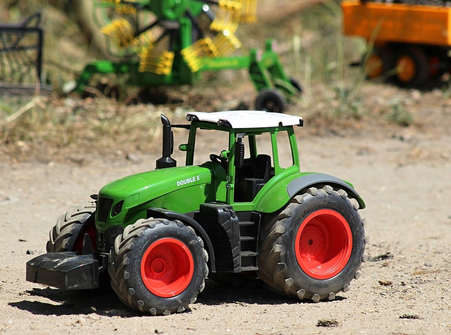 Traktor na dálkové ovládání 1:16 2.4GHz IQ models