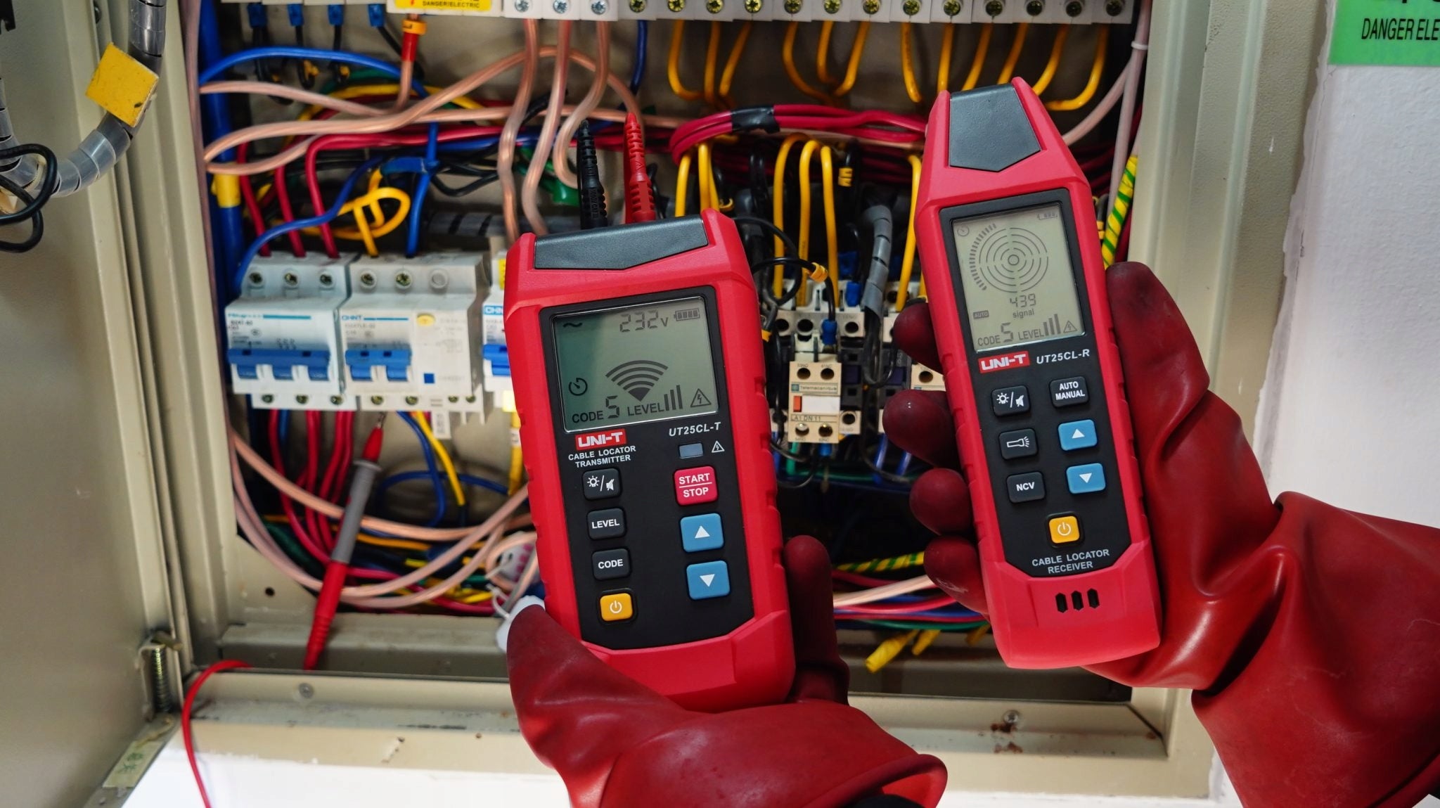 UNI-T UT25CL Short Circuit Wire Detector Fault Diagnosis with LED Flashlight Manufacturer code UT25CL