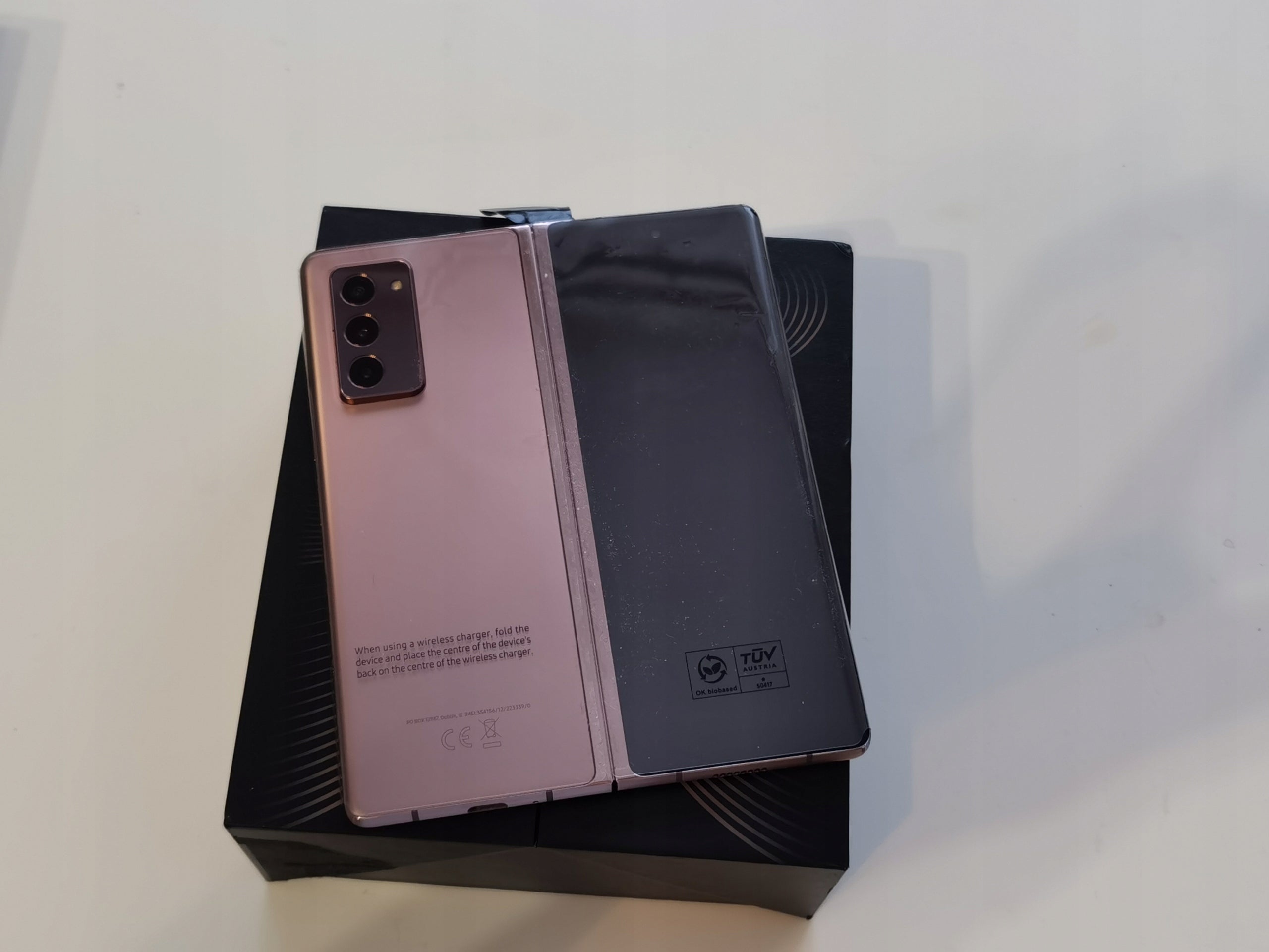 UNIQUE NEW SAMSUNG FOLD 2 5G MYSTIC BRONZE 12GB / 256GB SET! Headphones included yes