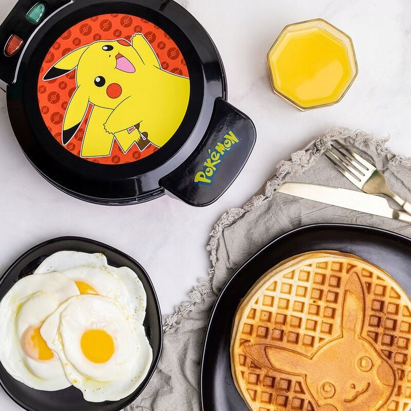 Uncanny Brands - Electric Waffle Maker Pikachu - Official Pokém Product Brand Pangea