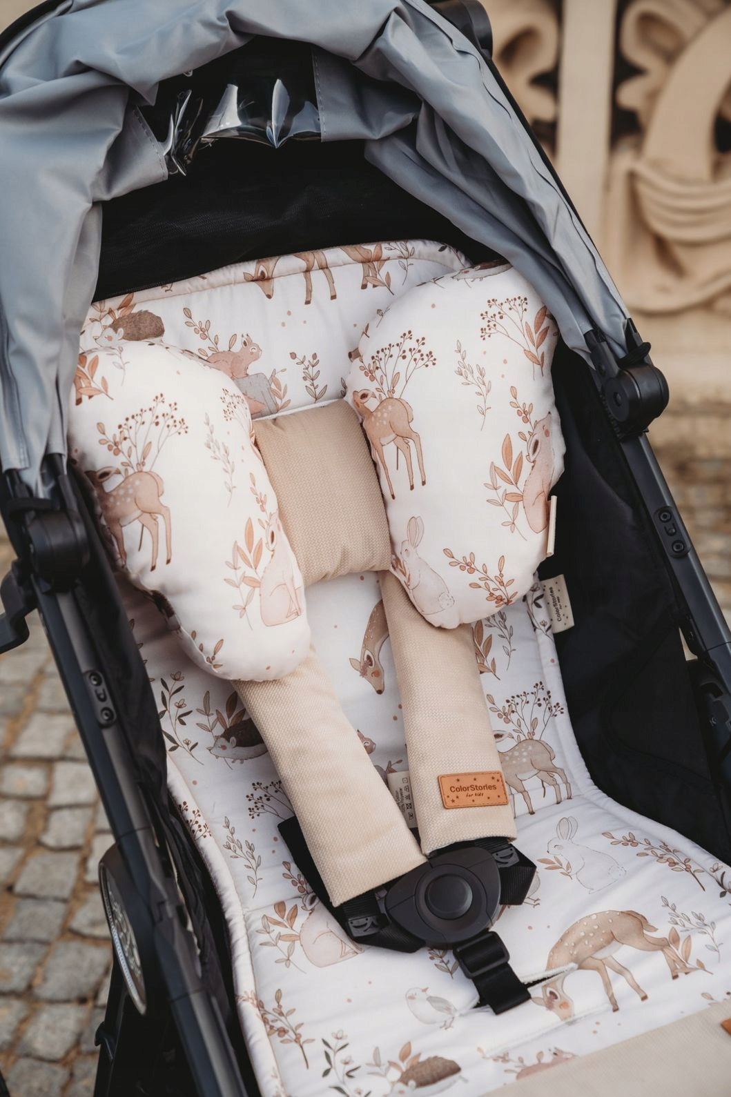 Universal Forest Friends Beige Stroller Insert Packaging status original