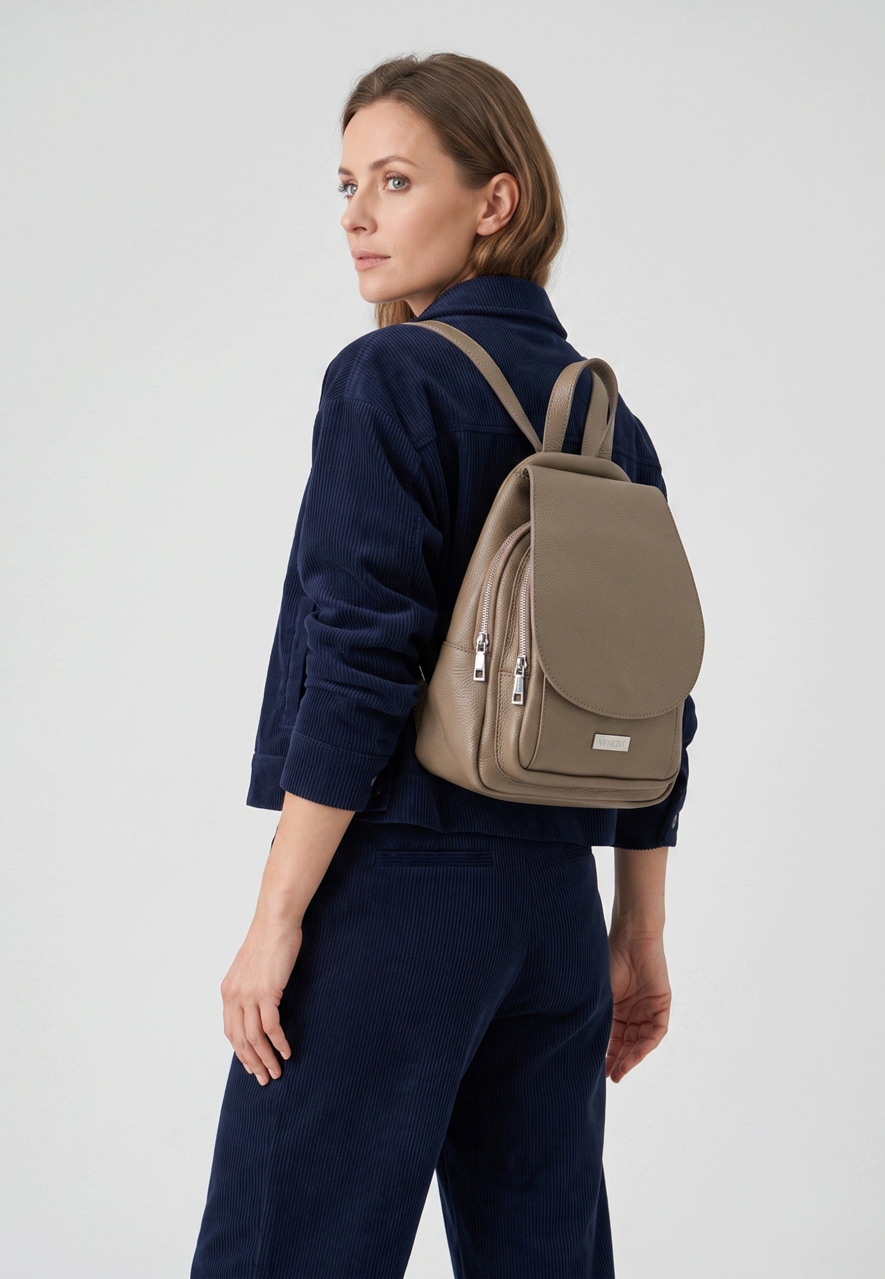 VENEZIA women's leather backpack in beige color with grainy texture Packaging status original