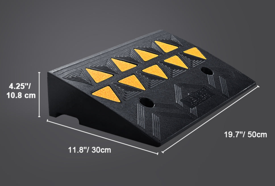 VEVOR 4.25In Rubber Curb Ramp 11.8X19.7In 15T Heavy Duty For Vehicles Brand Vevor