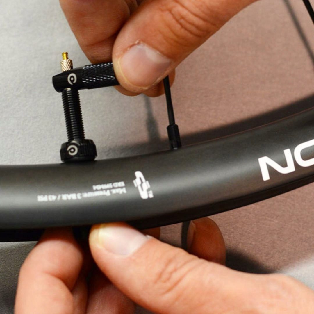 Ventilation tubeless ready 44mm Momum Black Brand Momum
