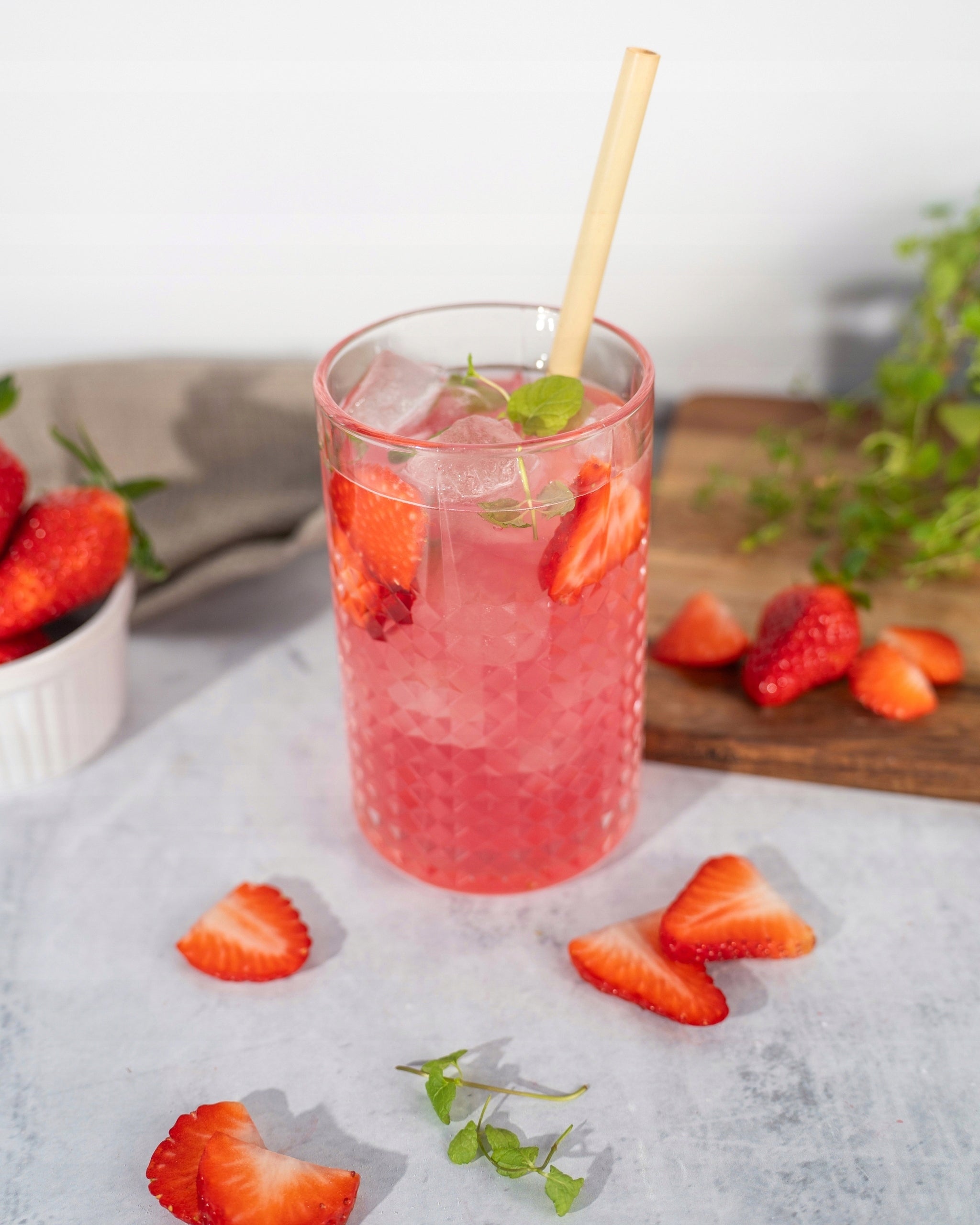 Vilgain PROTEIN ISOLATE, FRESH FRUITY FLAVOR, STRAWBERRY LEMONADE, 500g Packaging status original
