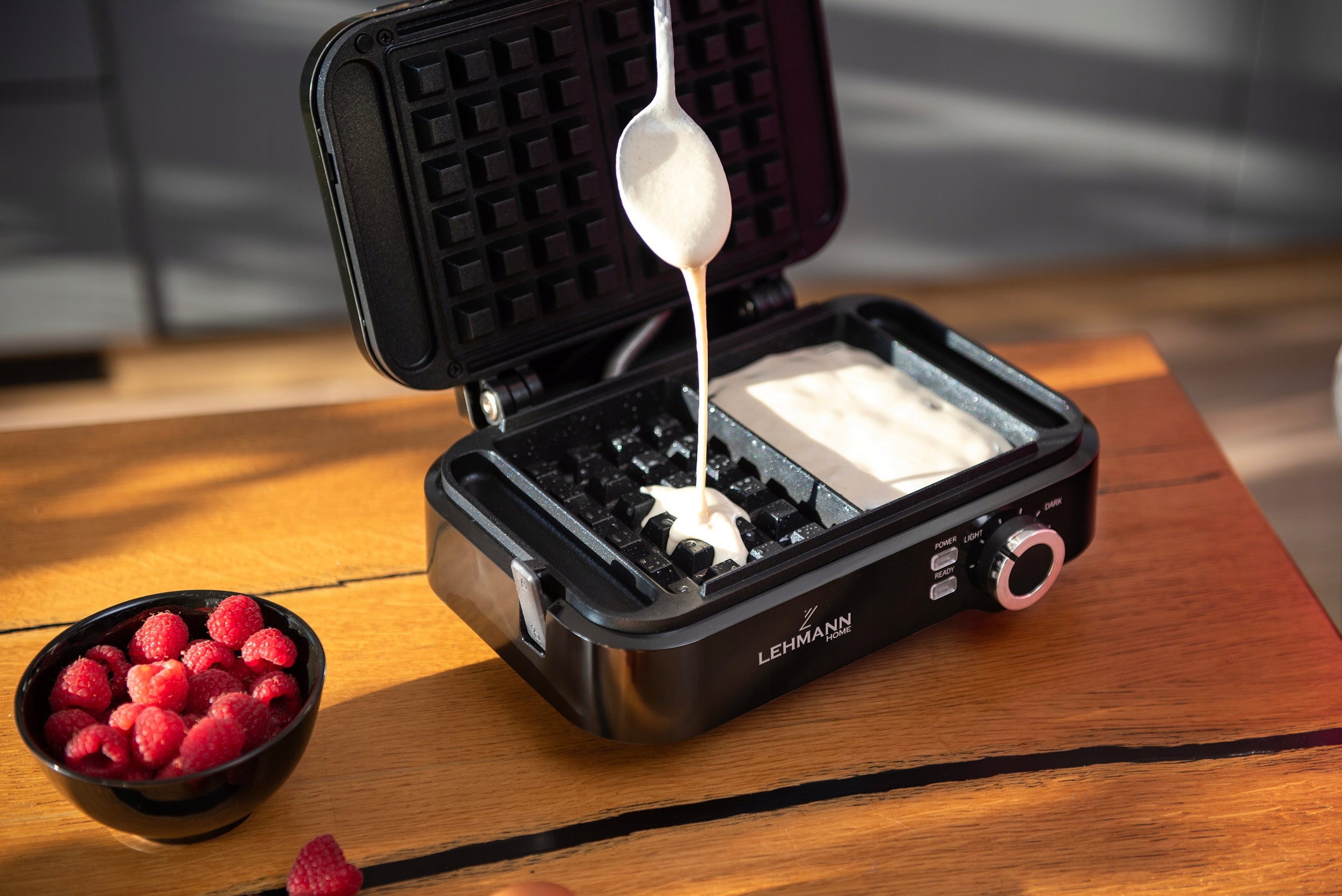 WAFFLE MAKER FOR 2 LARGE HIGH WAFFLES TEMPERATURE CONTROL CRISP 2000 STRONG Manufacturer code GOFROWNICA NA 2 DUŻE GOFRY