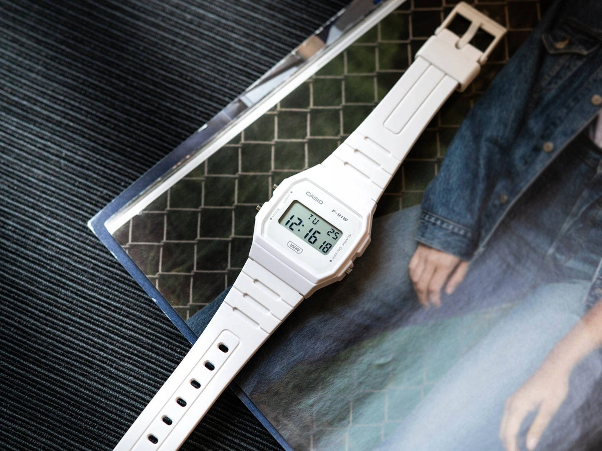 WATCH CASIO F-91WB-7AEF WHITE ON THE DATE BAR STOPWATCH BACKLIGHT Brand CASIO
