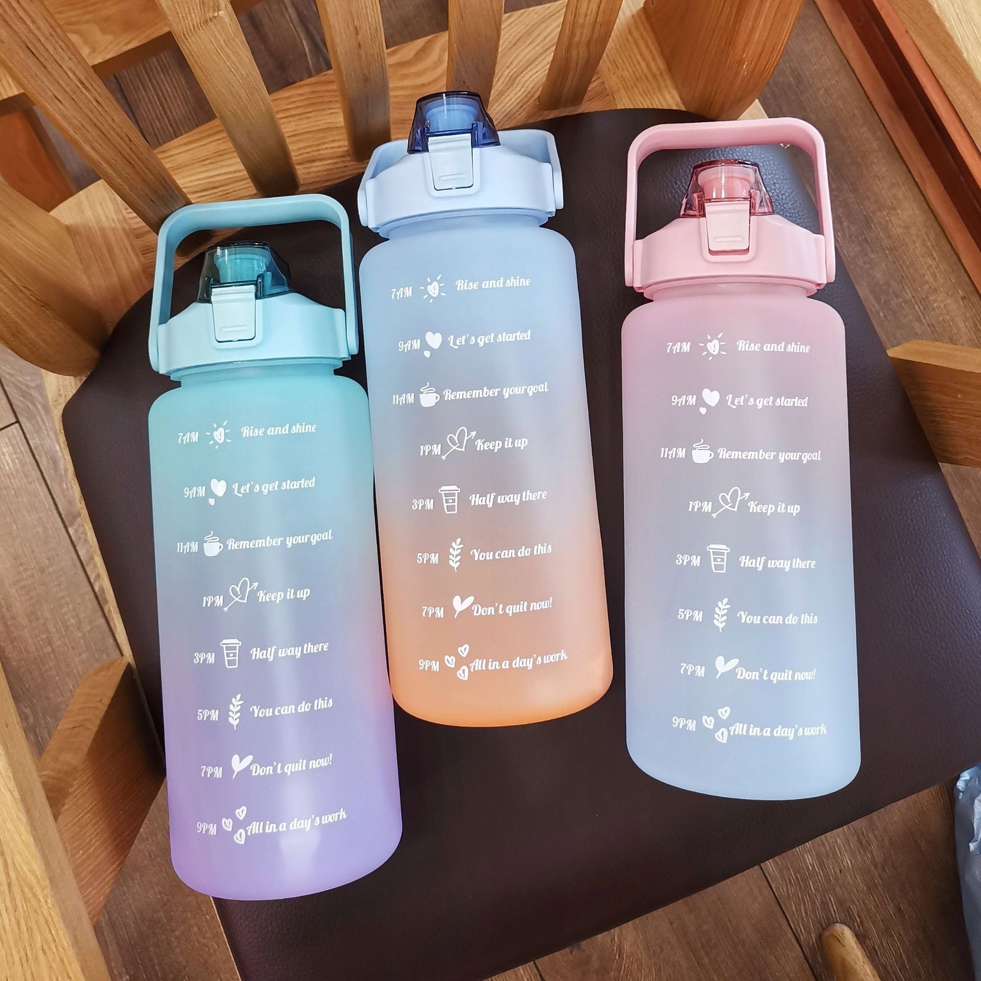 WATER BOTTLE WITH STRAW LARGE 2L WITH MEASURING CUP SPORT FITNESS GYM Brand Pan i Pani Gadżet