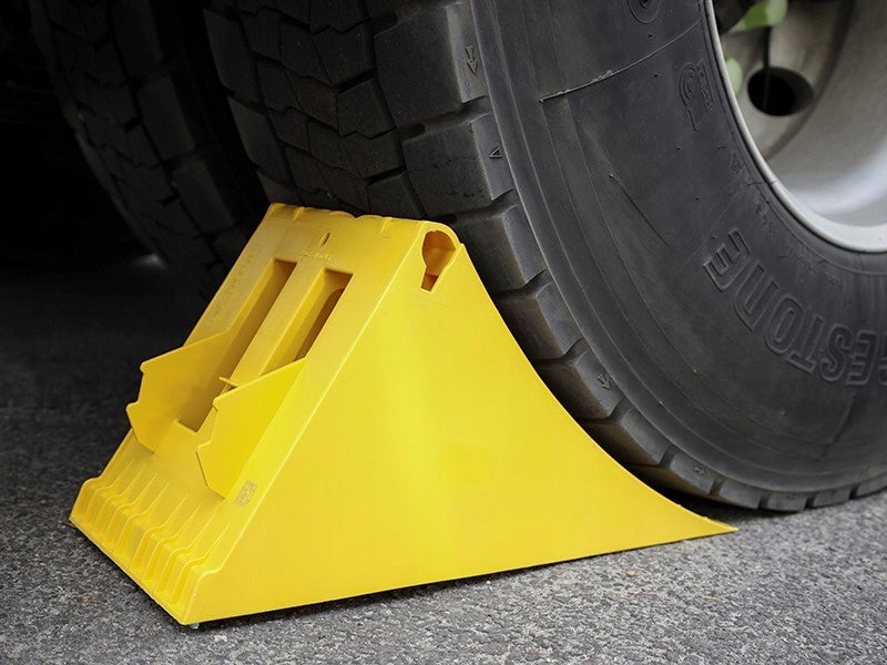 WHEEL CHOCK XXL WHEEL LOCK FOR TRUCKS AND TRAILERS EAN (GTIN) 5906418003884