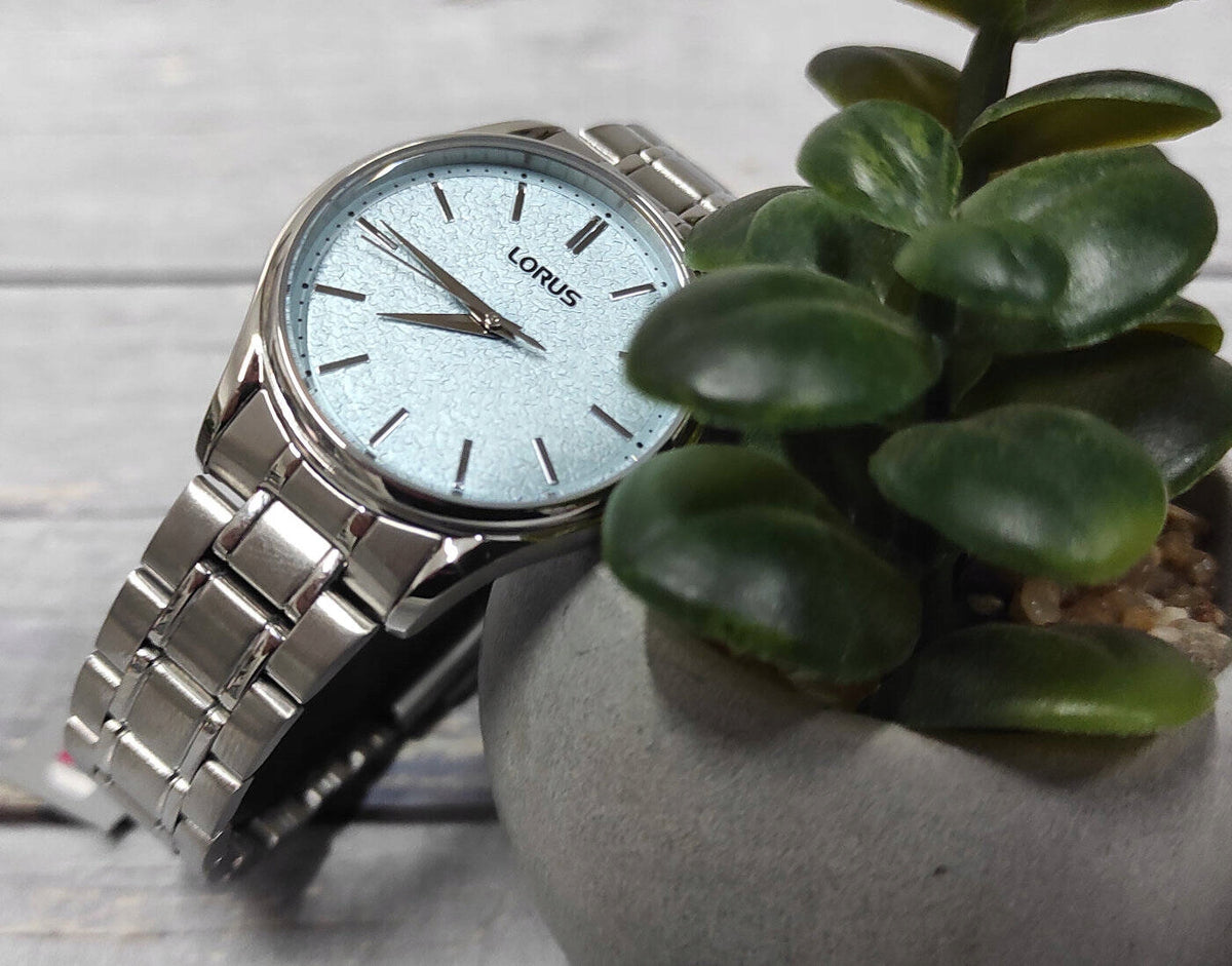 WOMEN'S CLASSIC WATERPROOF STEEL WATCH LORUS RG215WX9 Batteries included yes
