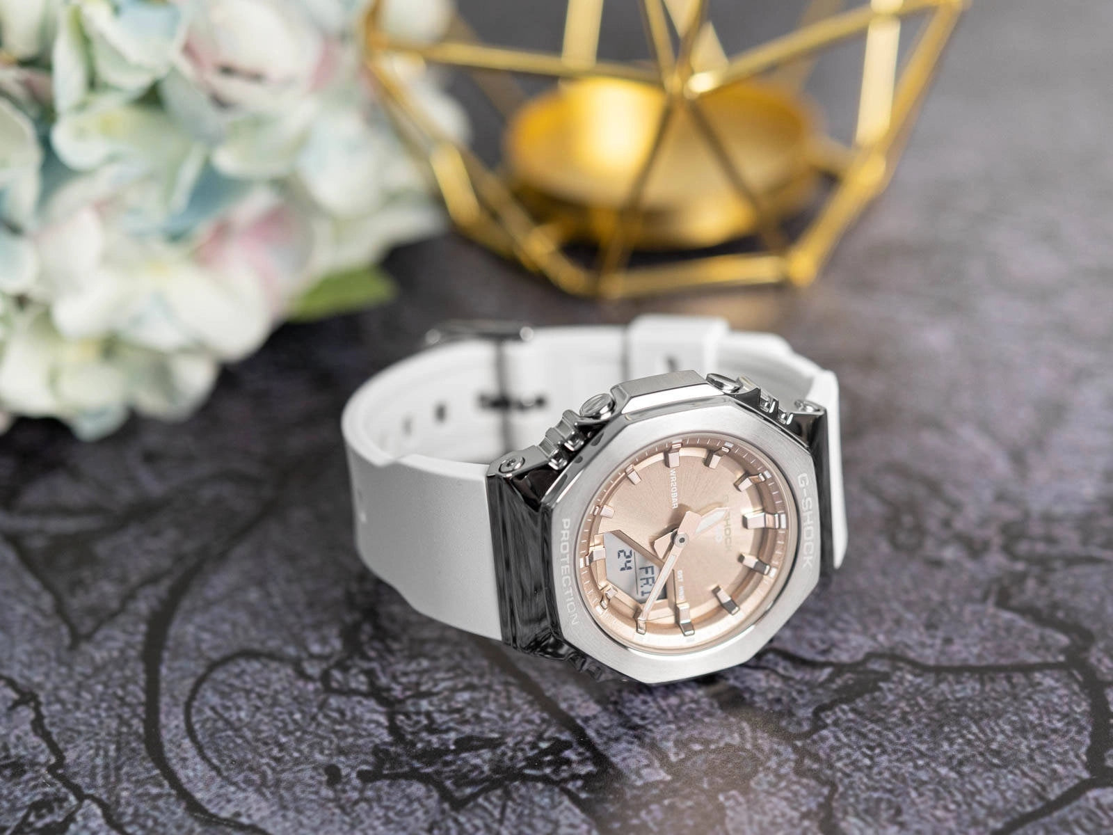 WOMEN'S WATCH CASIO GM-S2110-7A9ER G-SHOCK WHITE ON SPORTS STRAP 20BAR Packaging status original