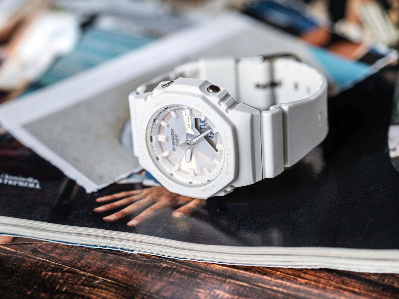 WOMEN'S WATCH CASIO GMA-P2100PC-7AER G-SHOCK WHITE ON STRAP 200M Batteries included yes