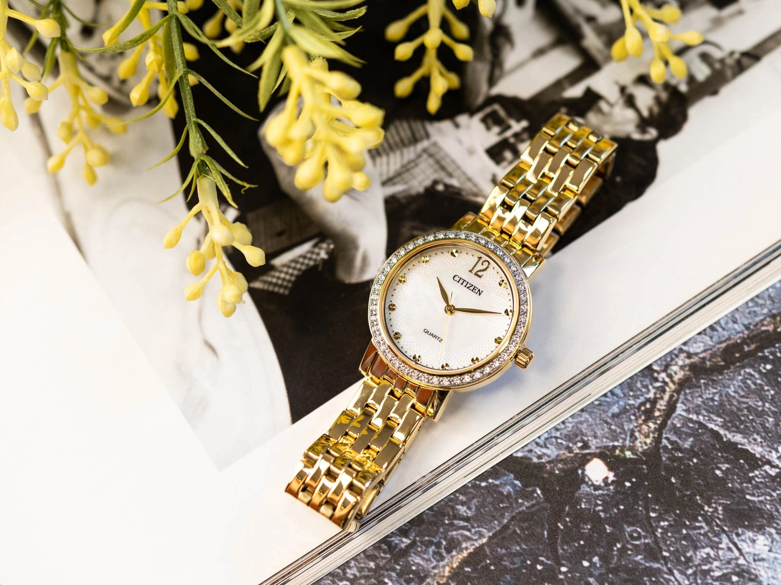 WOMEN'S WATCH CITIZEN EL3102-50D QUARTZ ELEGACE GOLD ON BRACELET Brand Citizen
