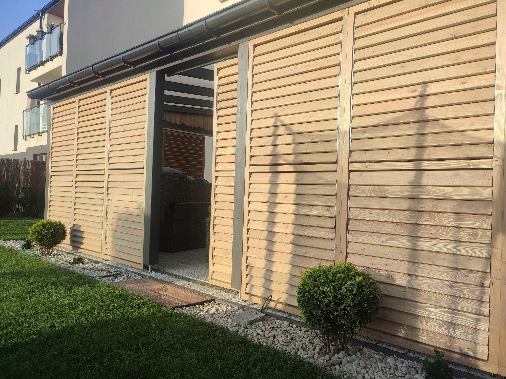 WOODEN BLINDS EXTERNAL MOVABLE BOARDS TO SIZE MANUFACTURER Kind lamella fence
