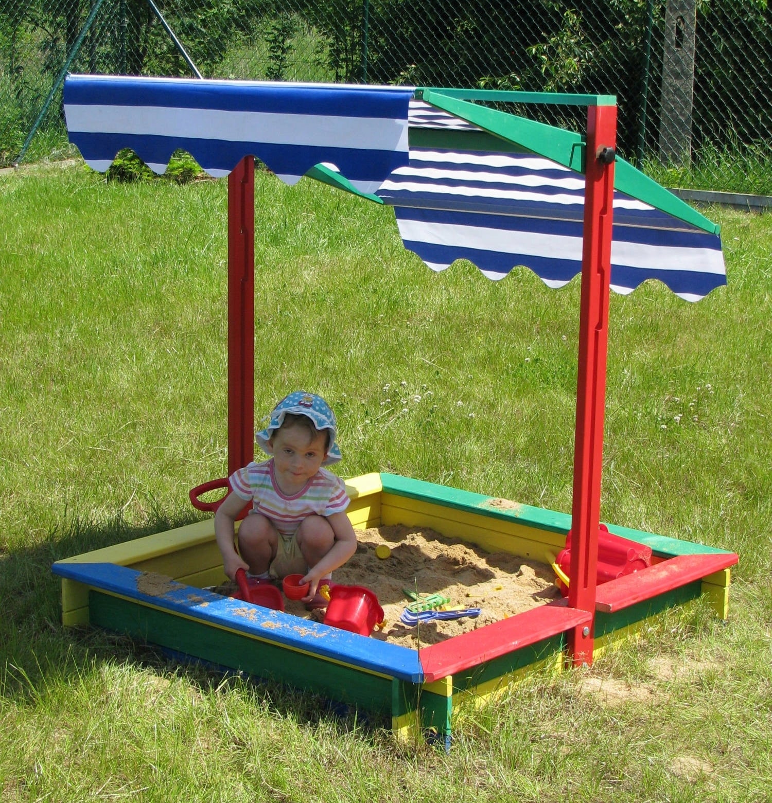 WOODEN CASCADE SANDBOX, THREE ROOF PATTERNS Kid's age 3+ years
