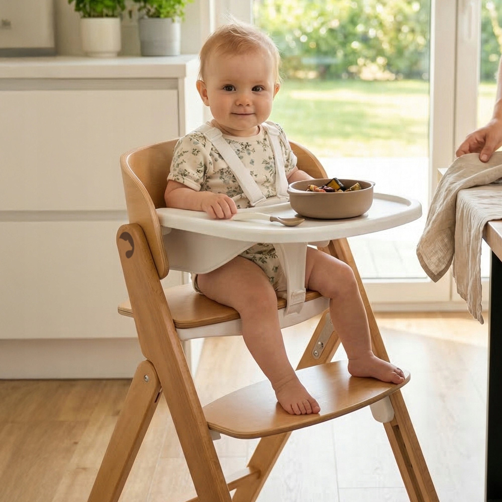 WOODEN FEEDING CHAIR 4in1 SCALE Natural WITH TRAY AND STRAPS Packaging status original
