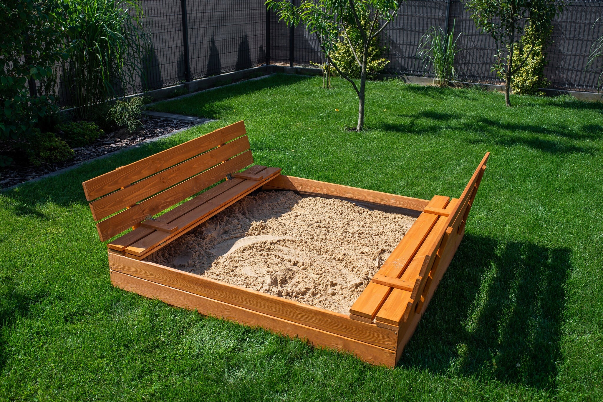 WOODEN SANDBOX IMPREGNATED WITH BENCHES LARGE 140cm MANUFACTURER Manufacturer code Piaskownica 140x140cm Impregnowana dla Dzieci