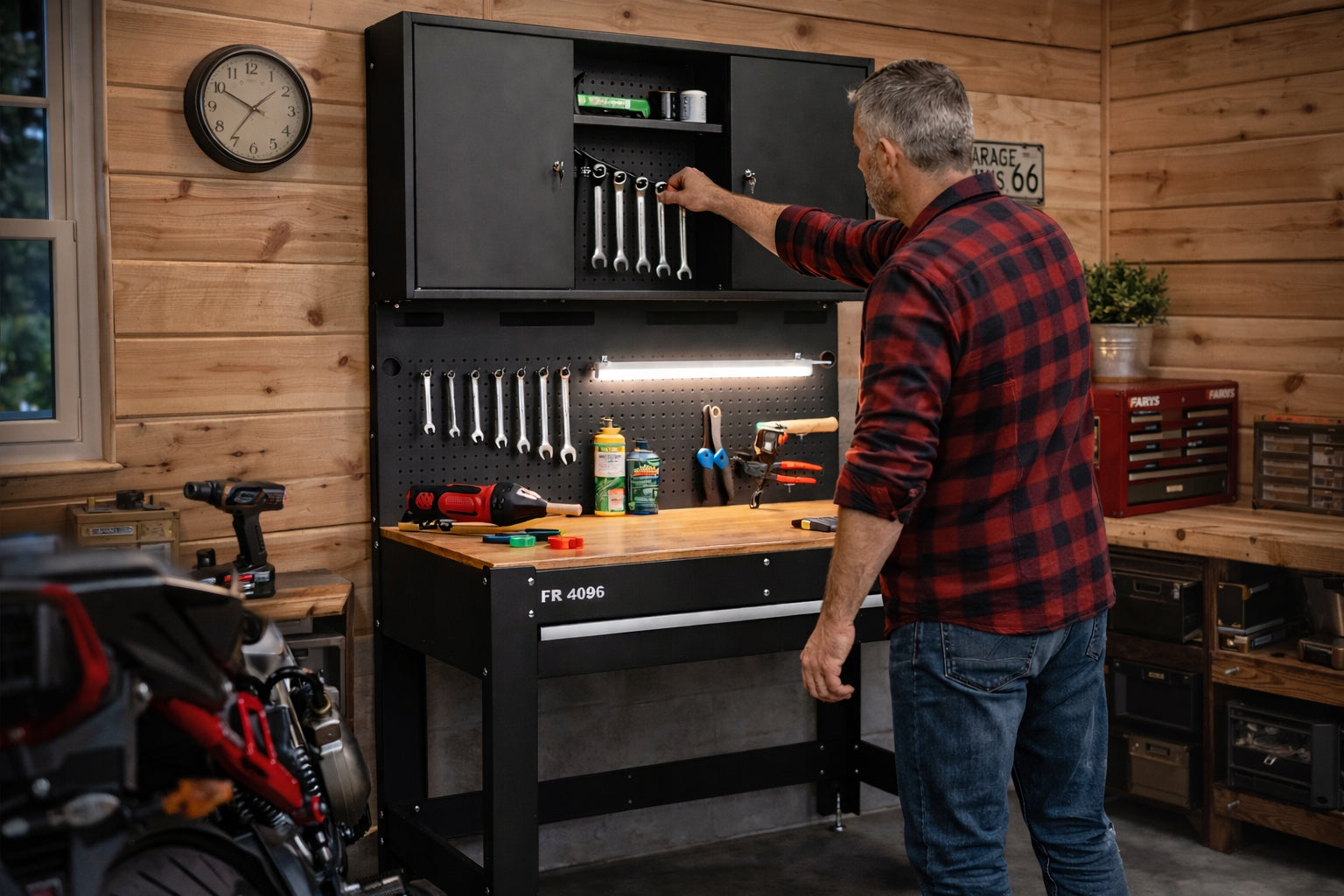 WORKBENCH TOOL CABINET EXTENSION LED GARAGE FARYS + 20 HOOKS Manufacturer code FR4096
