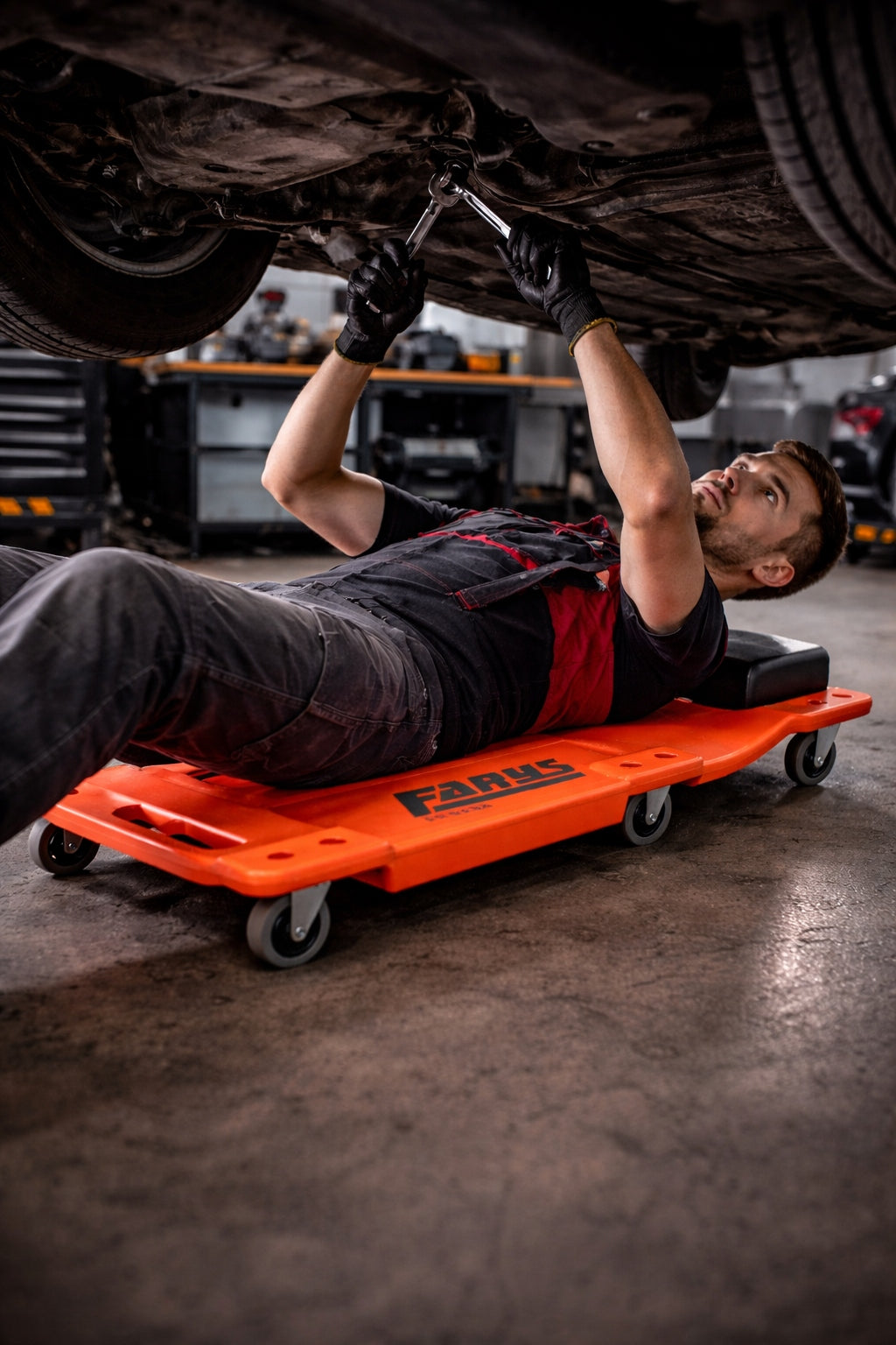 WORKSHOP COUCH 6 WHEELS 200kg PROFILED MECHANICS COMFORTABLE HEADREST Manufacturer code FR9234