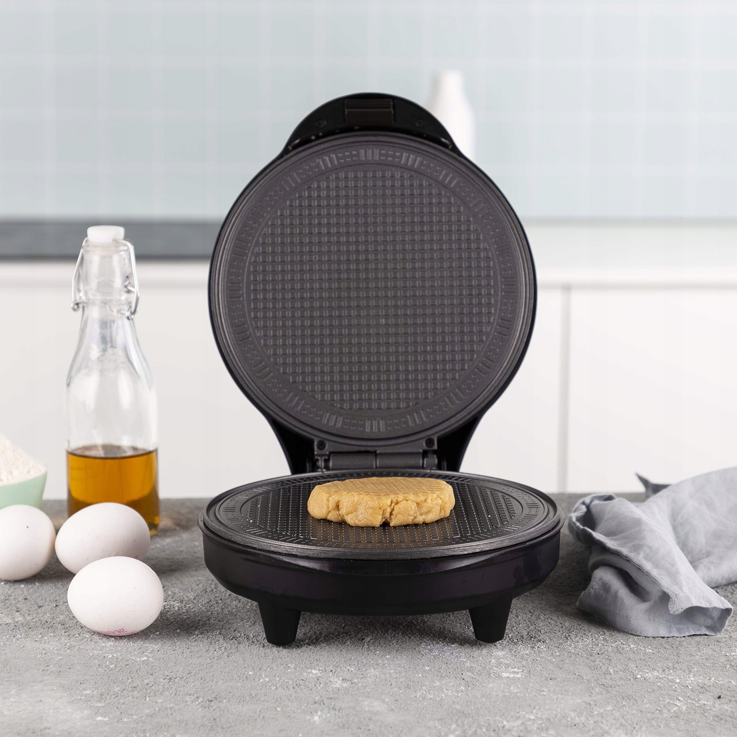 Waffle iron Tristar WF-1170 700W Ø20cm black closure secure. Brand Tristar