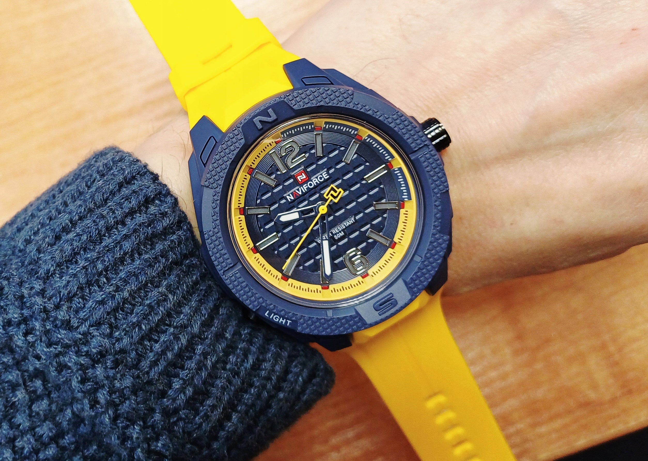 Watch Naviforce men's military sports yellow massive date strap Case color silver