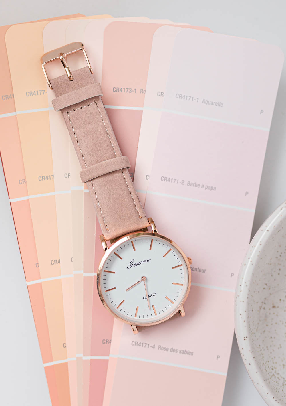 Women's watch gold classic swamp strap pink powder large dial Brand Geneva