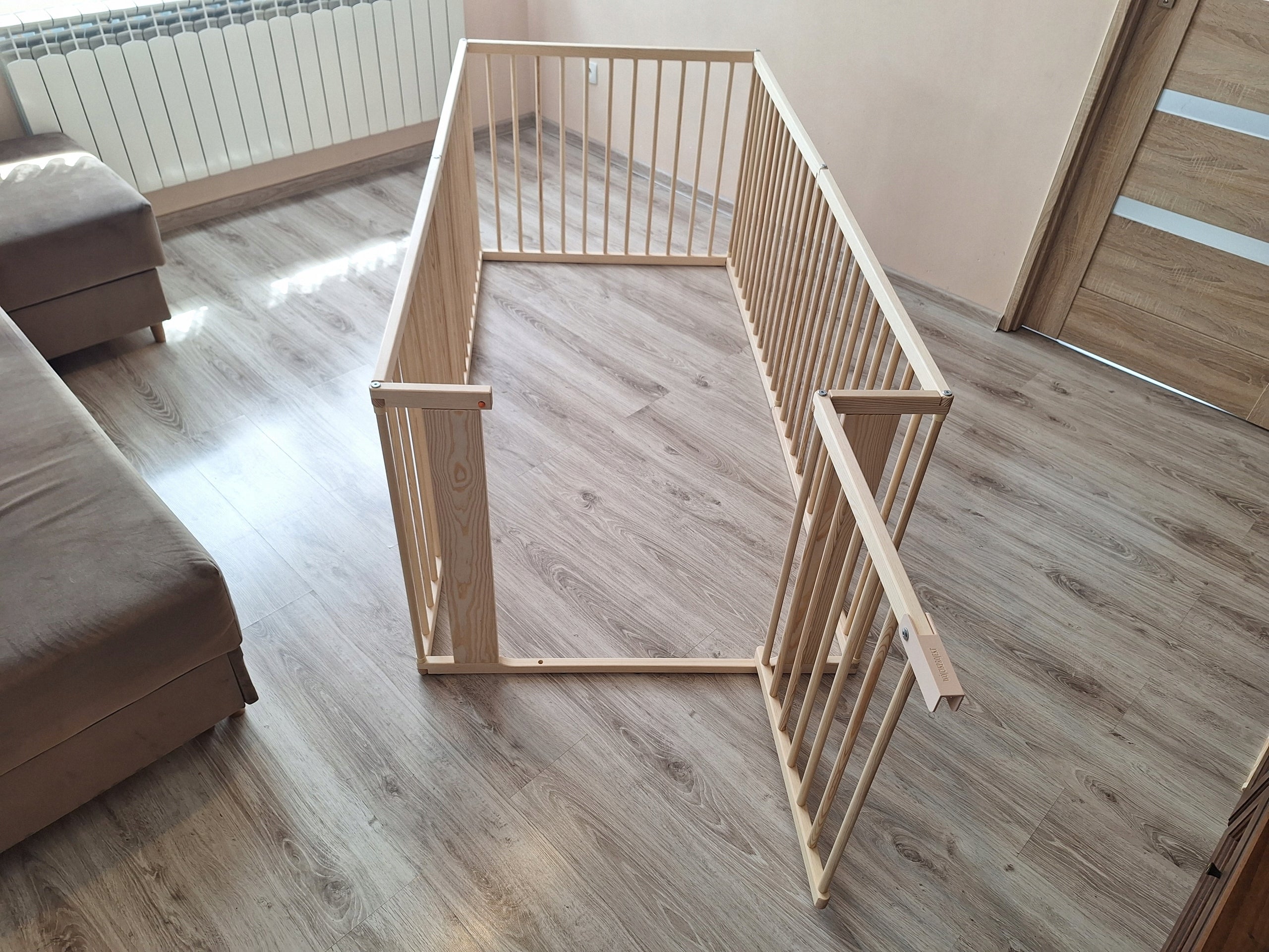 Wooden dog playpen with wicket modular fence 181x92 cm - height 72 Manufacturer code Kojec B6Z drewno sosnowe