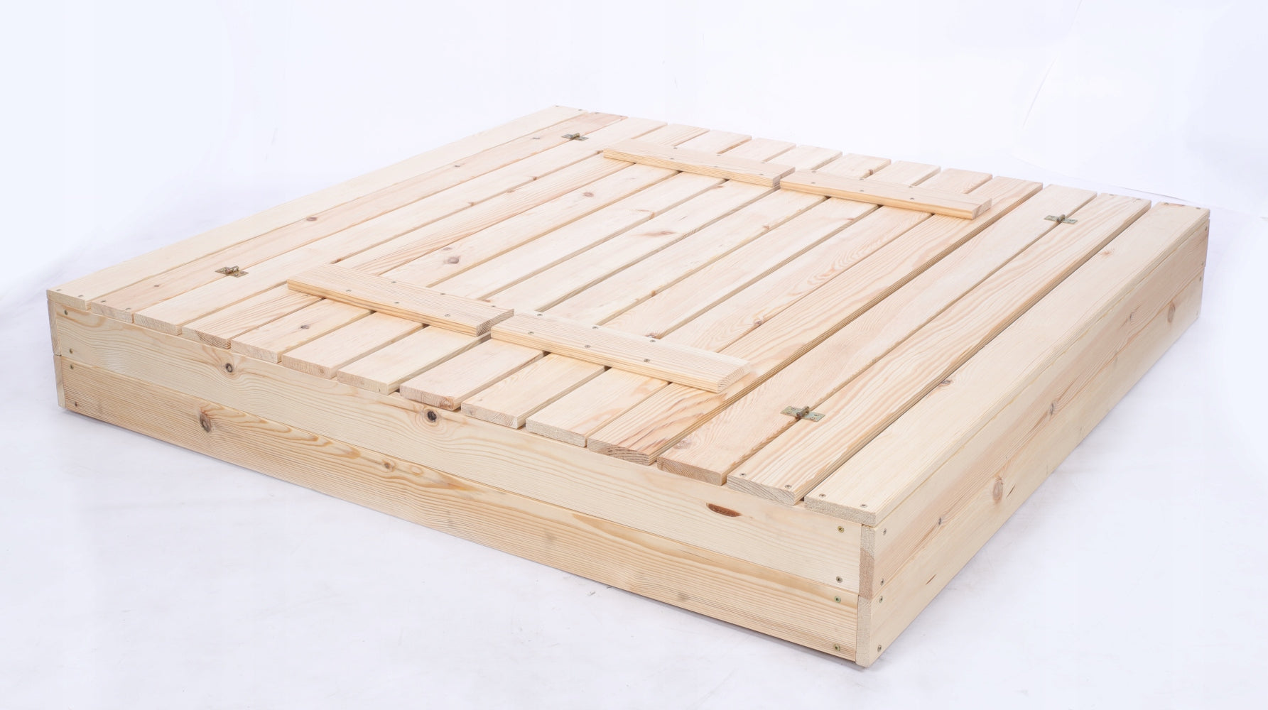 Wooden sandbox 140x140 with benches AGROTEXTILE covers the backrest Kind wooden