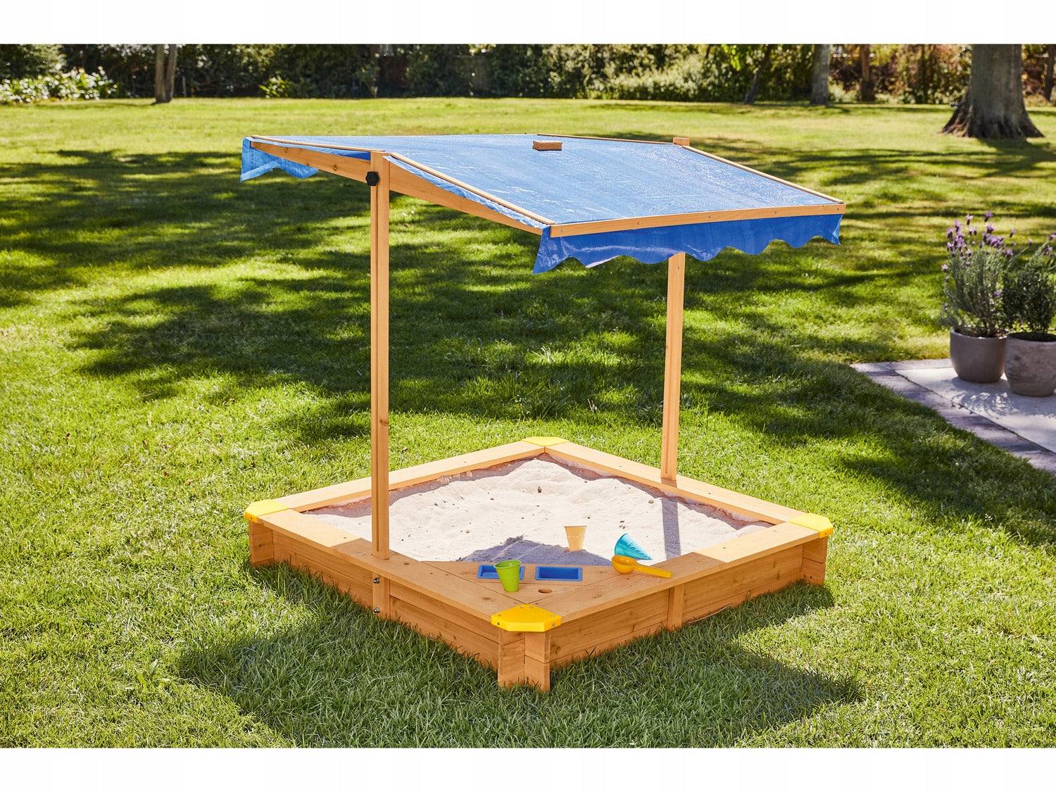Wooden sandbox with roof Brand no brand