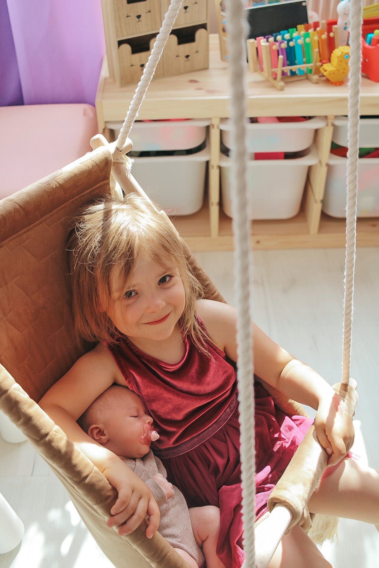 Wooden swing lounger velvet camel beige brown Manufacturer code Hus4